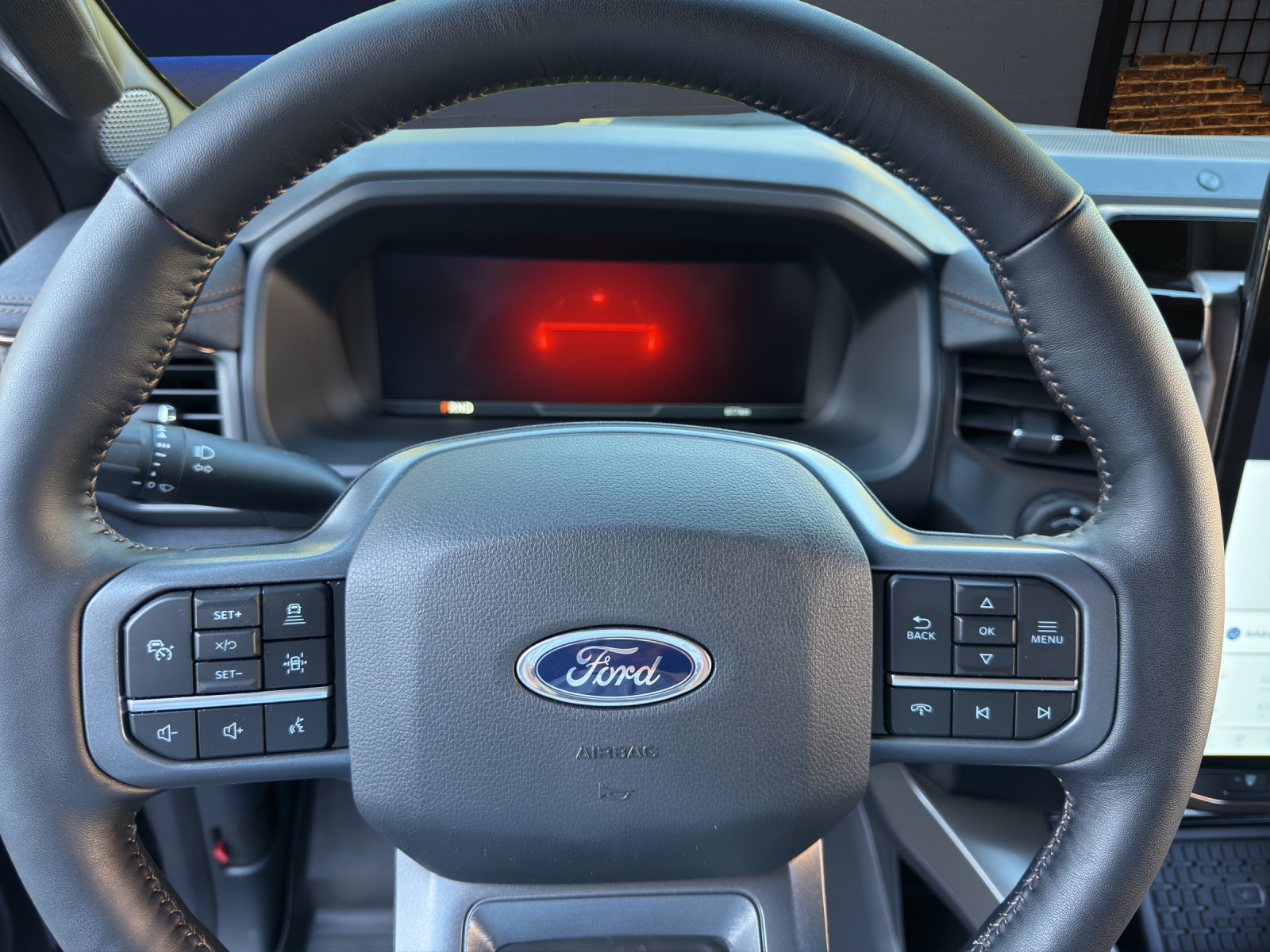 FORD F-Pickup F-150 LIGHTNING STANDARD RANGE BATTERY SUPER-CREW LARIAT Launch Edition 4x4-image-9