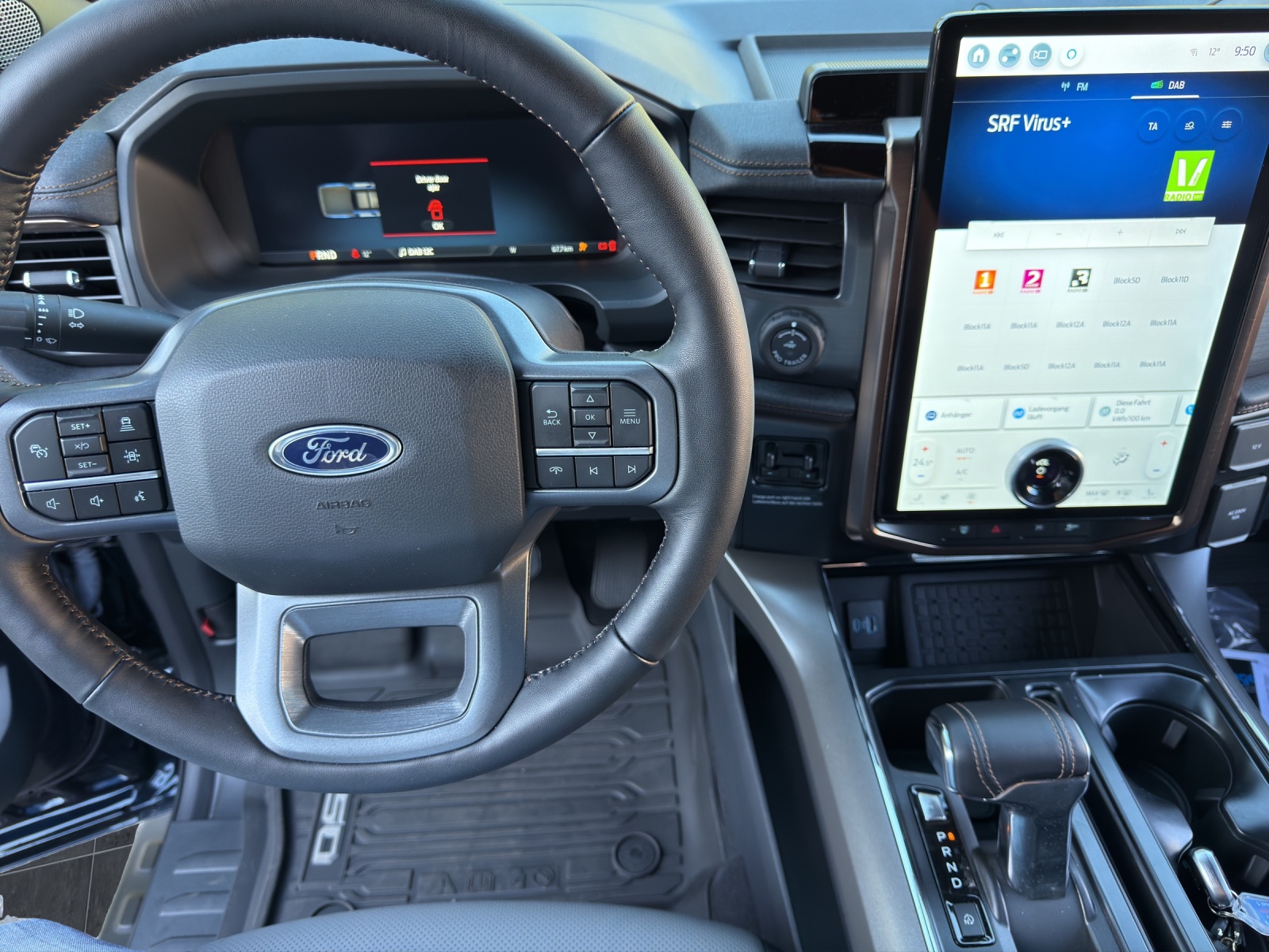 FORD F-Pickup F-150 LIGHTNING STANDARD RANGE BATTERY SUPER-CREW LARIAT Launch Edition 4x4-image-7
