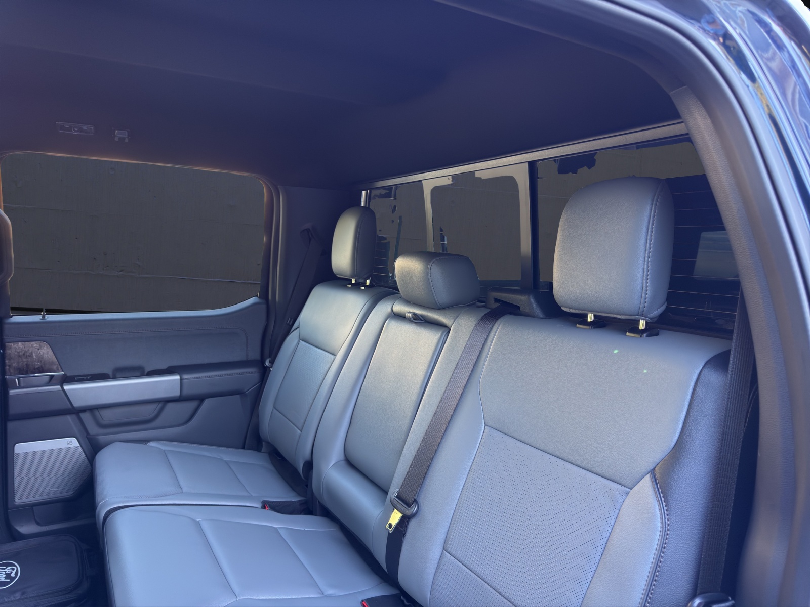 FORD F-Pickup F-150 LIGHTNING STANDARD RANGE BATTERY SUPER-CREW LARIAT Launch Edition 4x4-image-12