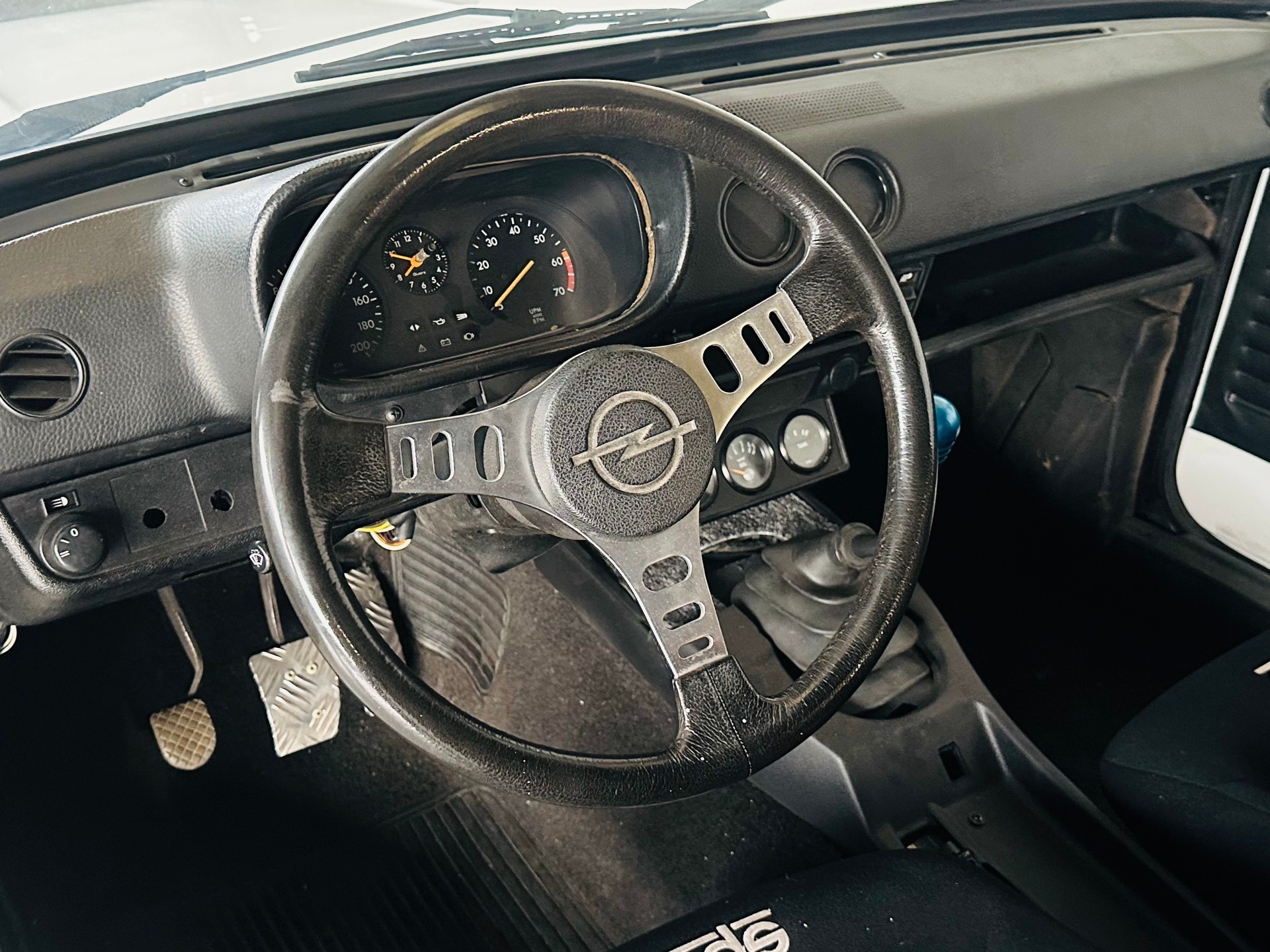 OPEL KADETT 2000 GT/E-image-8