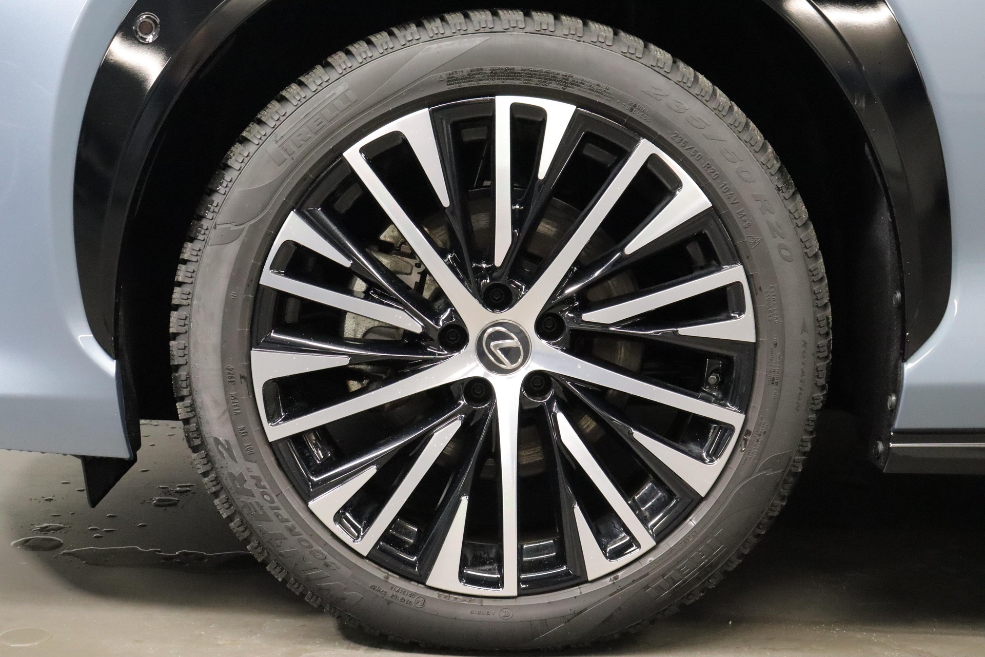 LEXUS RZ 450e Excellence-image-13