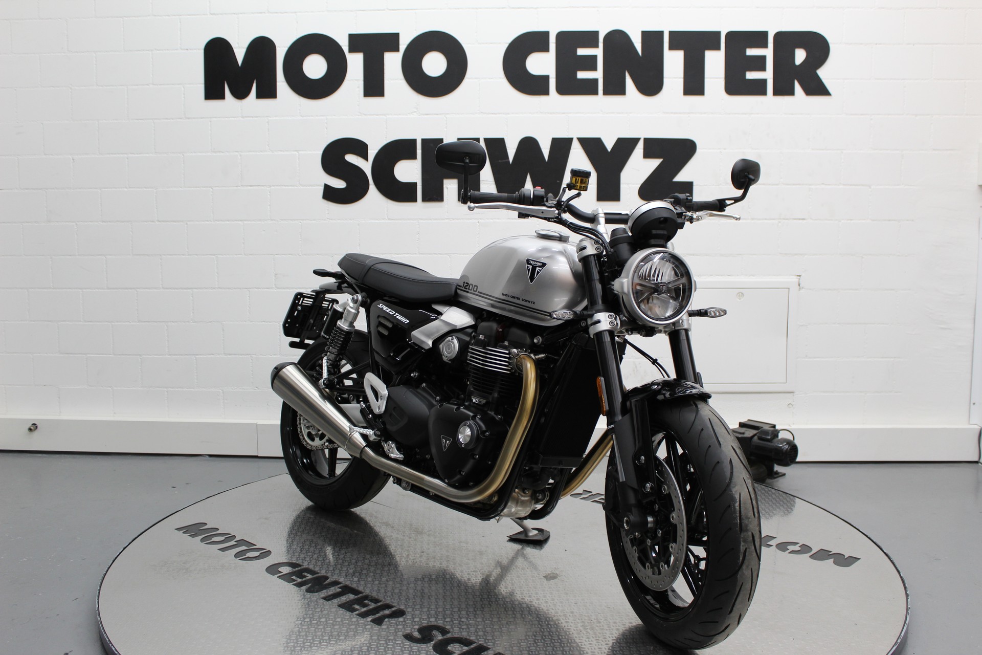 TRIUMPH Speed Twin 1200-image-1