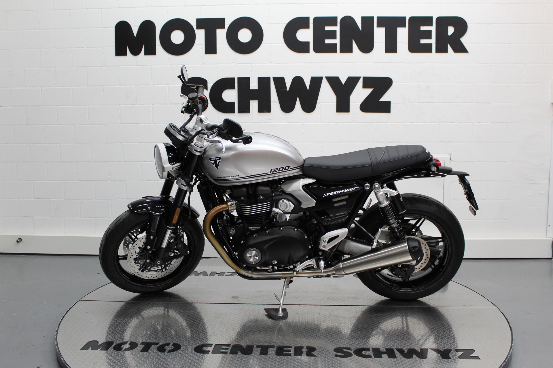 TRIUMPH Speed Twin 1200-image-3