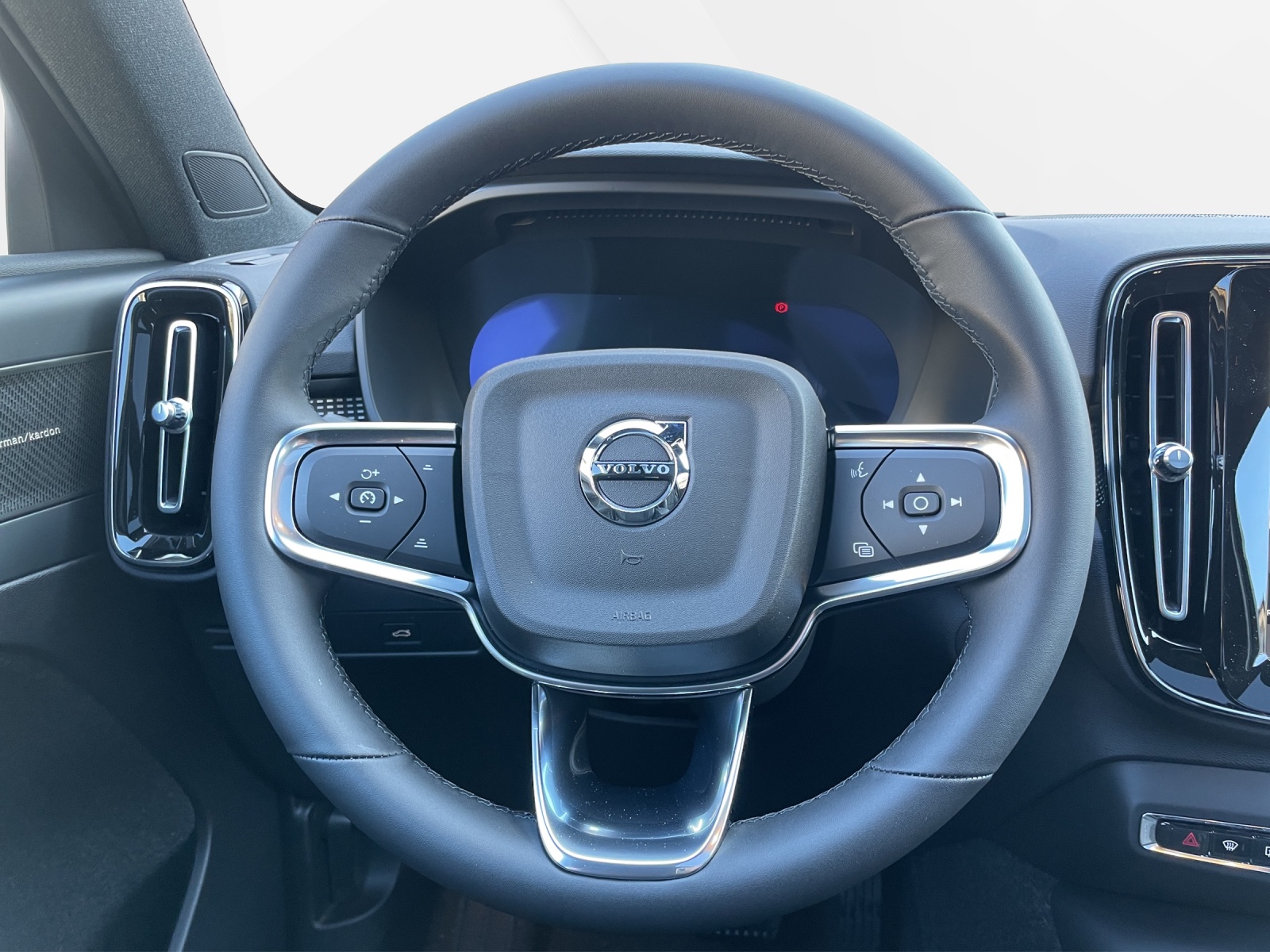 VOLVO EX40 Twin XCENTRIC Edition AWD-image-11