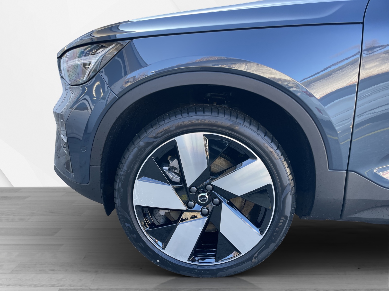 VOLVO EX40 Twin XCENTRIC Edition AWD-image-8