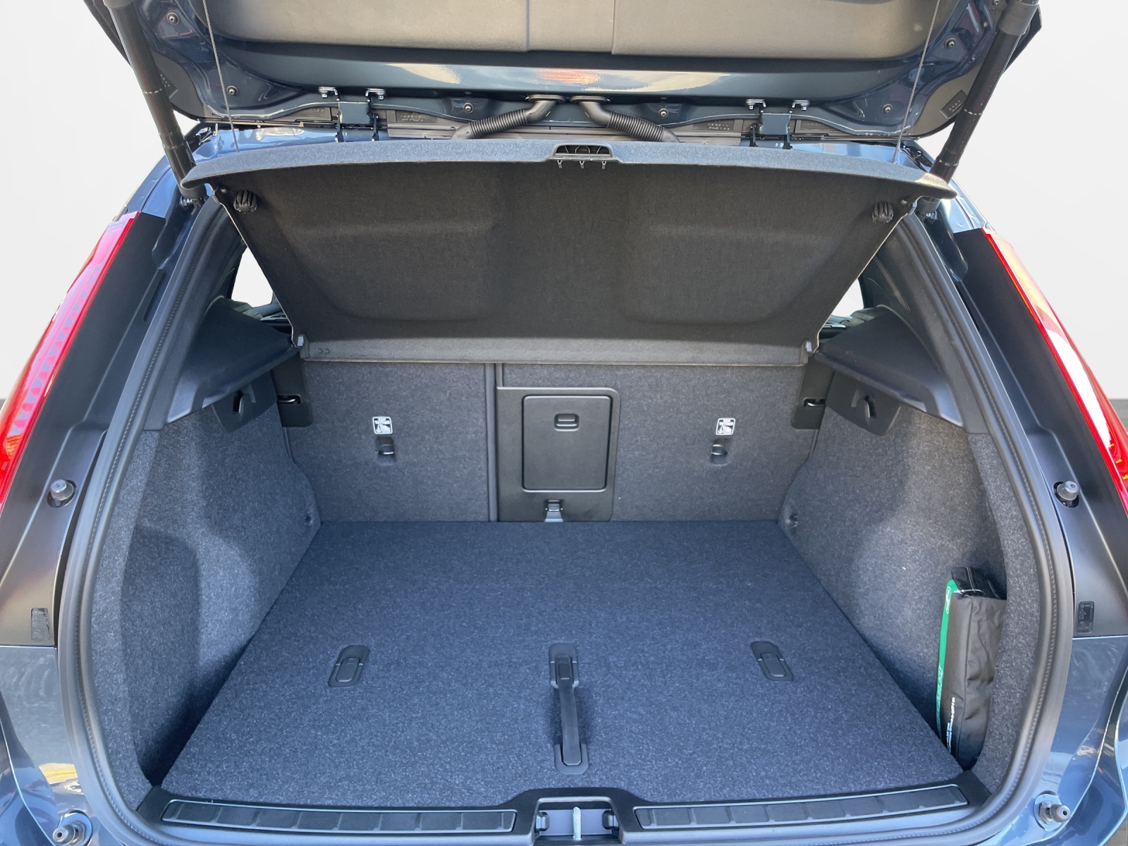 VOLVO EX40 Twin XCENTRIC Edition AWD-image-14