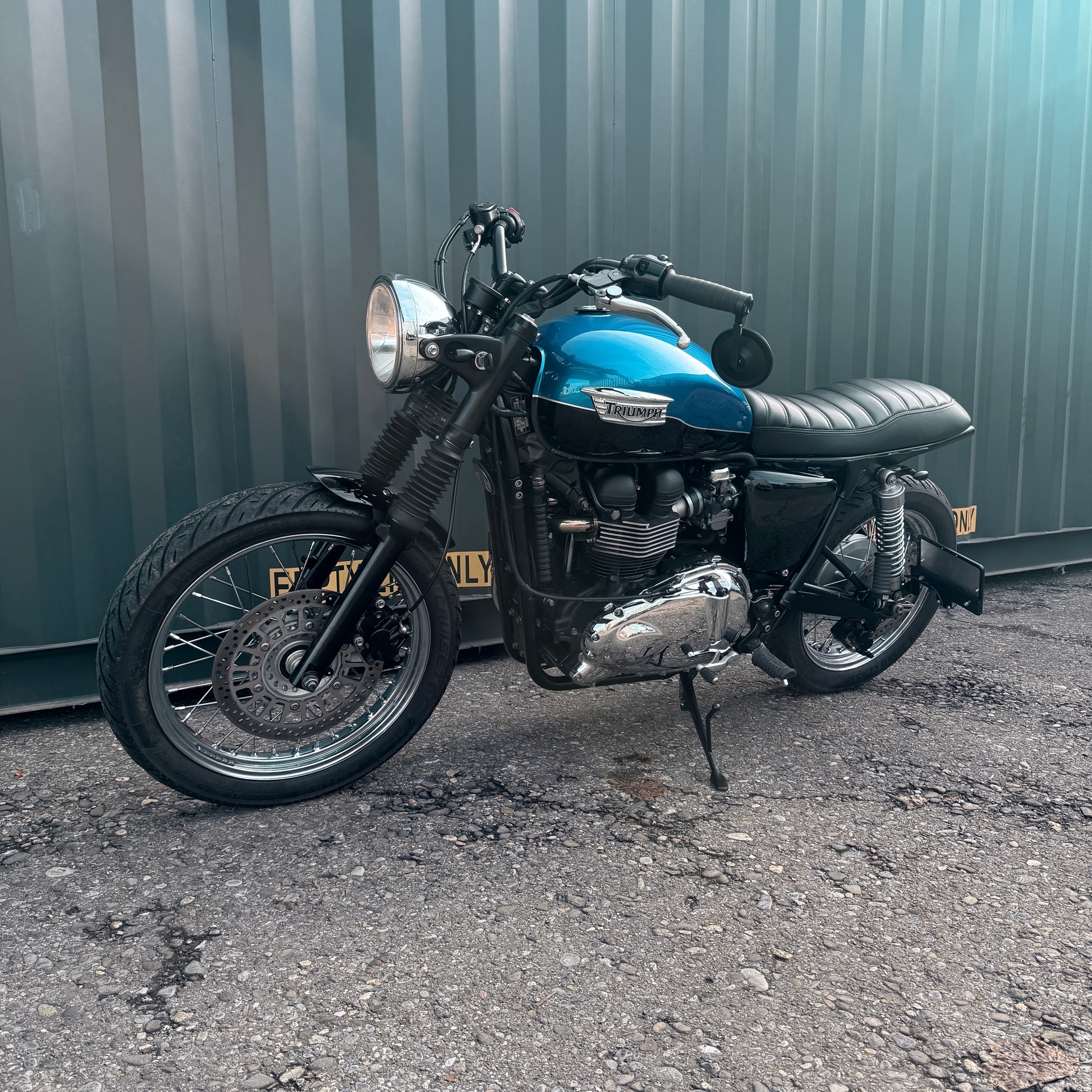 TRIUMPH Bonneville 900 i T 100-image-9