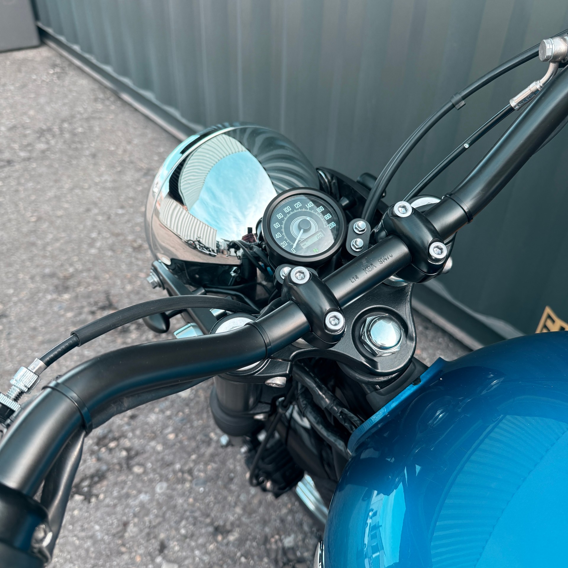 TRIUMPH Bonneville 900 i T 100-image-15