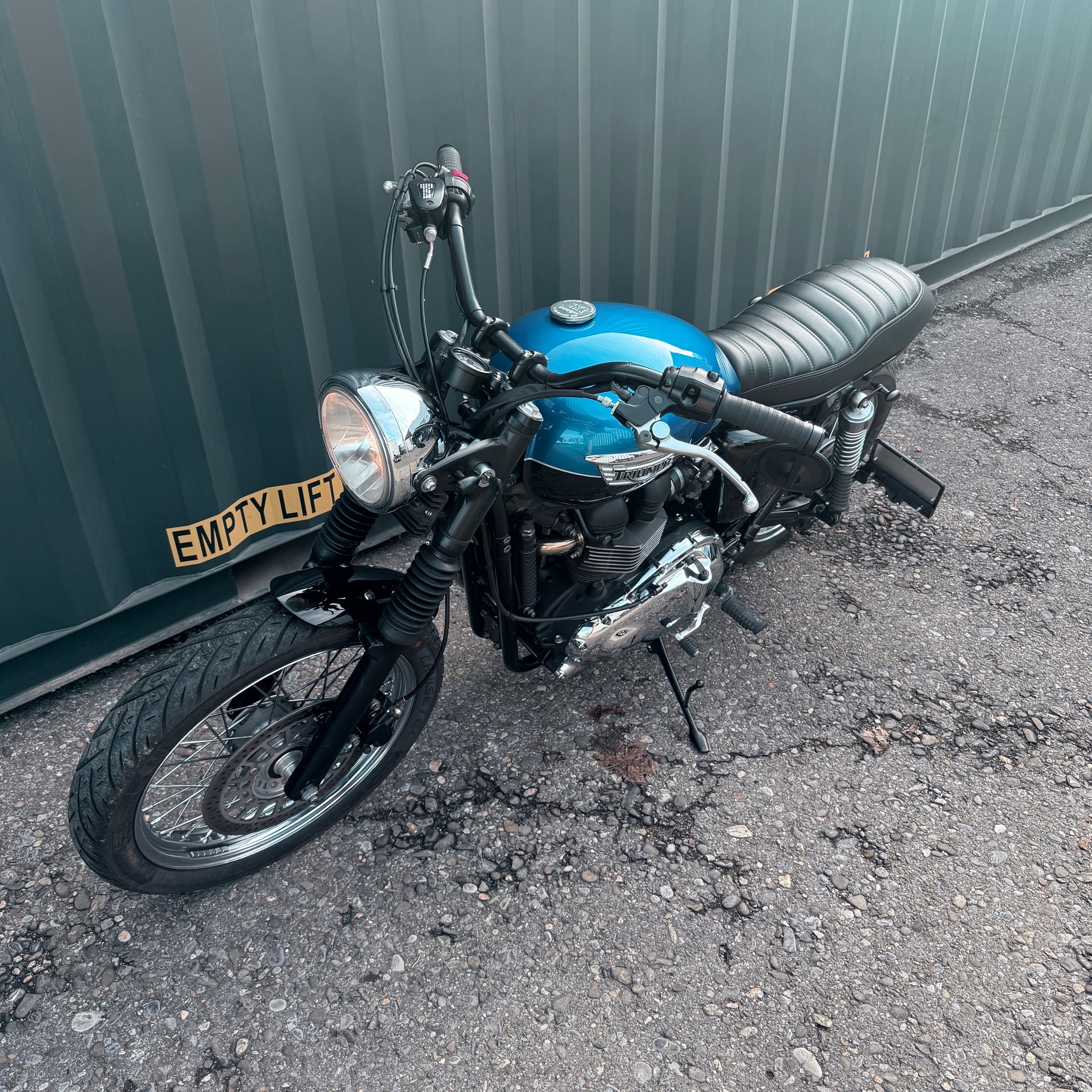 TRIUMPH Bonneville 900 i T 100-image-7