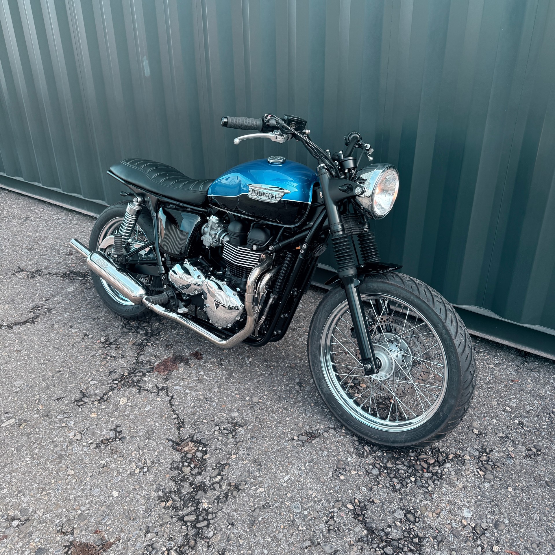 TRIUMPH Bonneville 900 i T 100-image-2