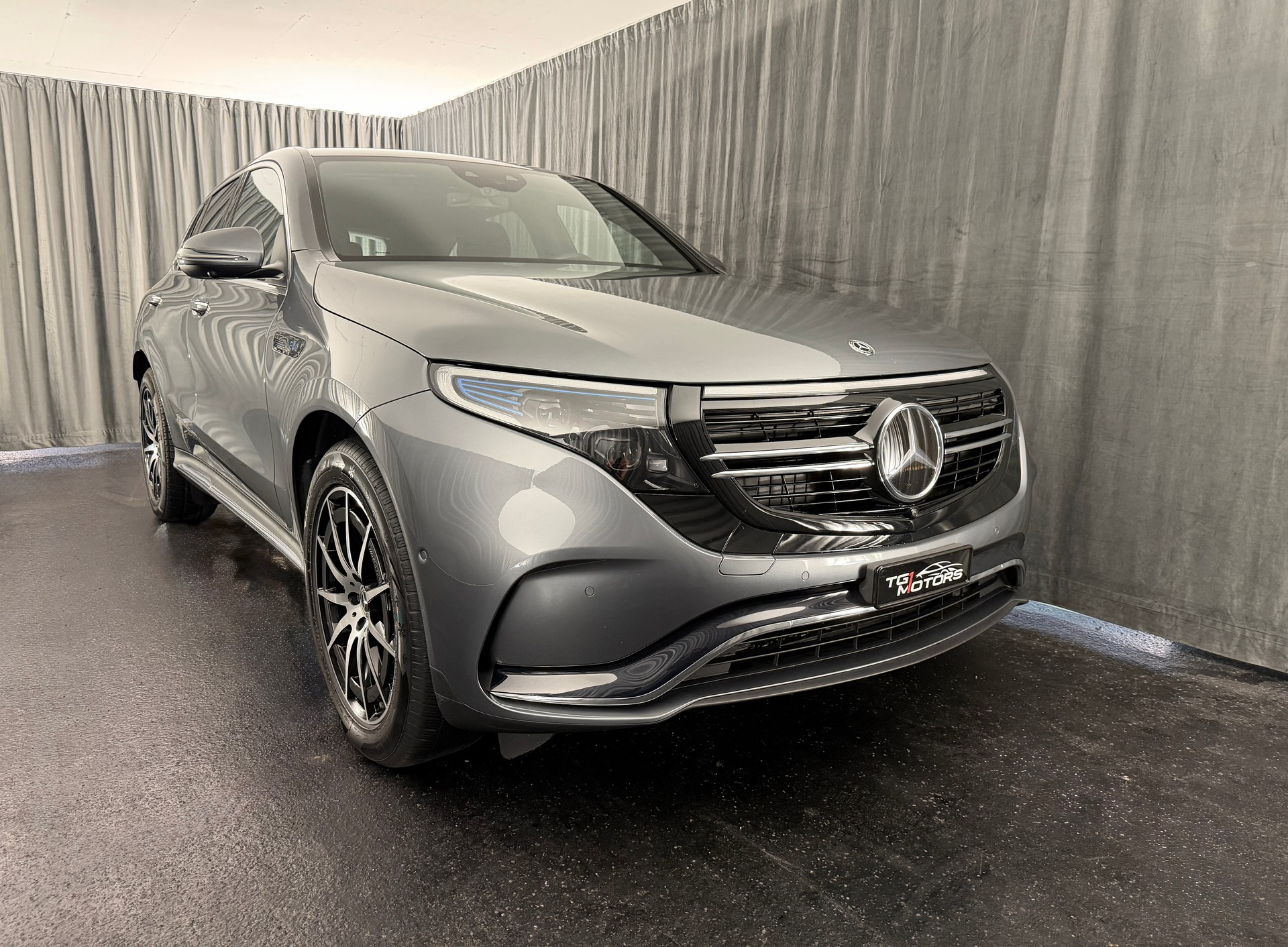 MERCEDES-BENZ EQC 400 AMG Line 4Matic