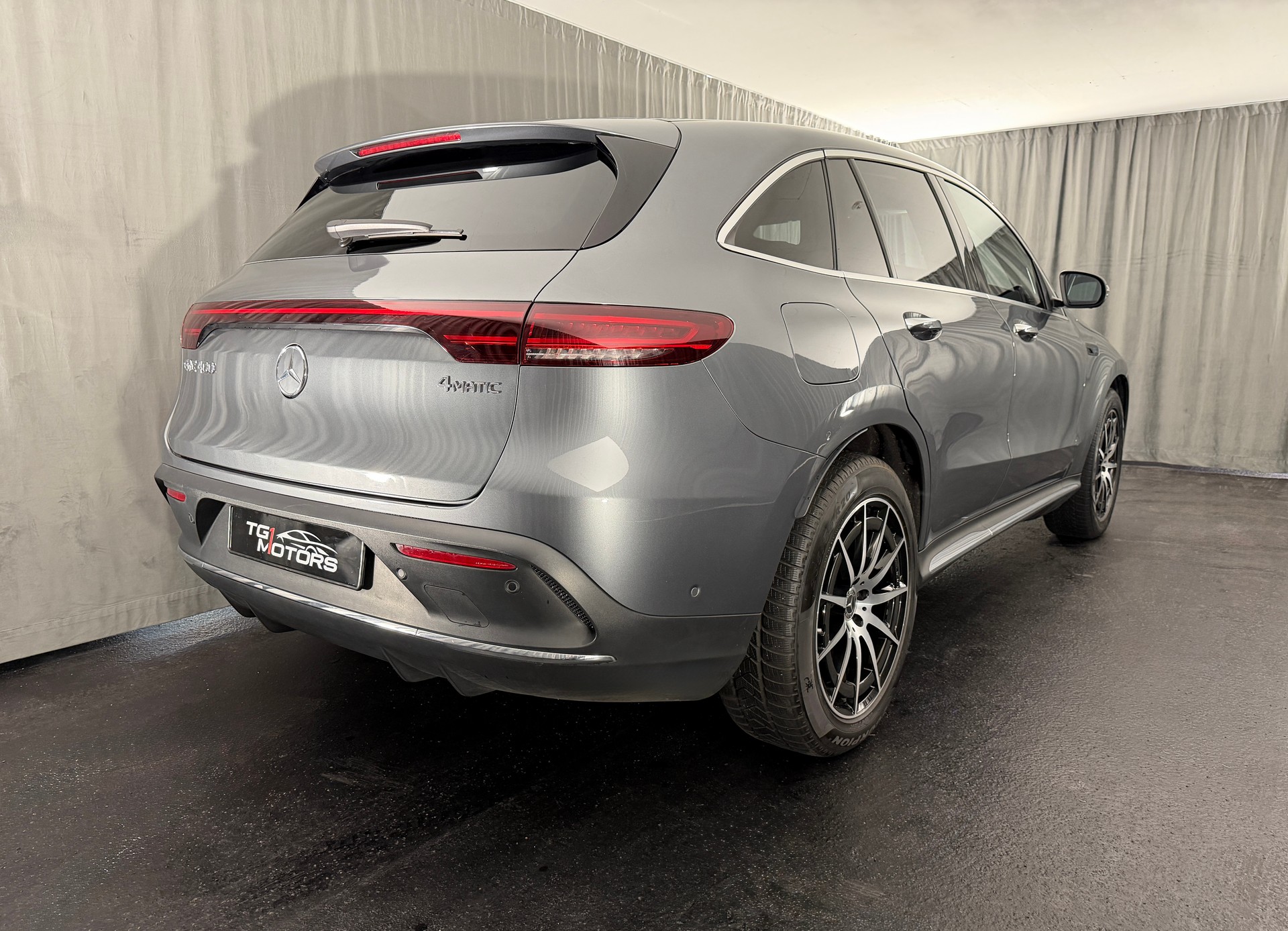 MERCEDES-BENZ EQC 400 AMG Line 4Matic-image-2