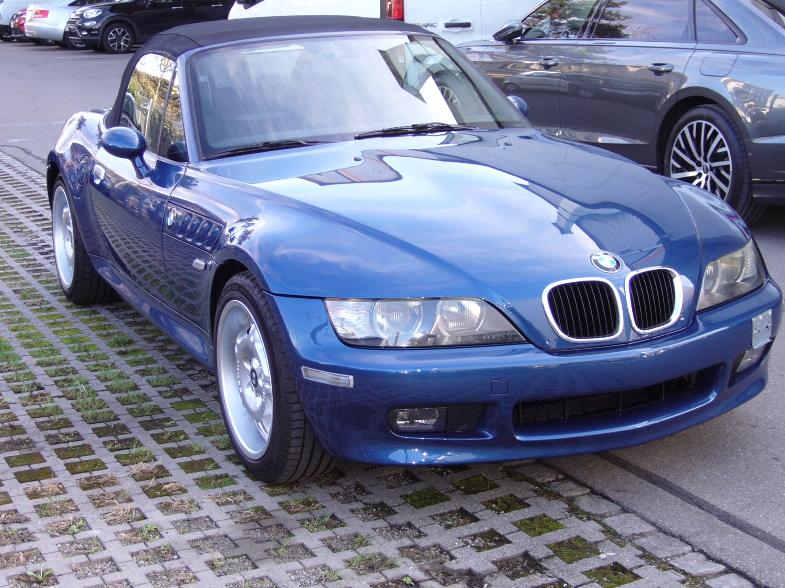 BMW Z3 1.9i Roadster-showroom-element-2
