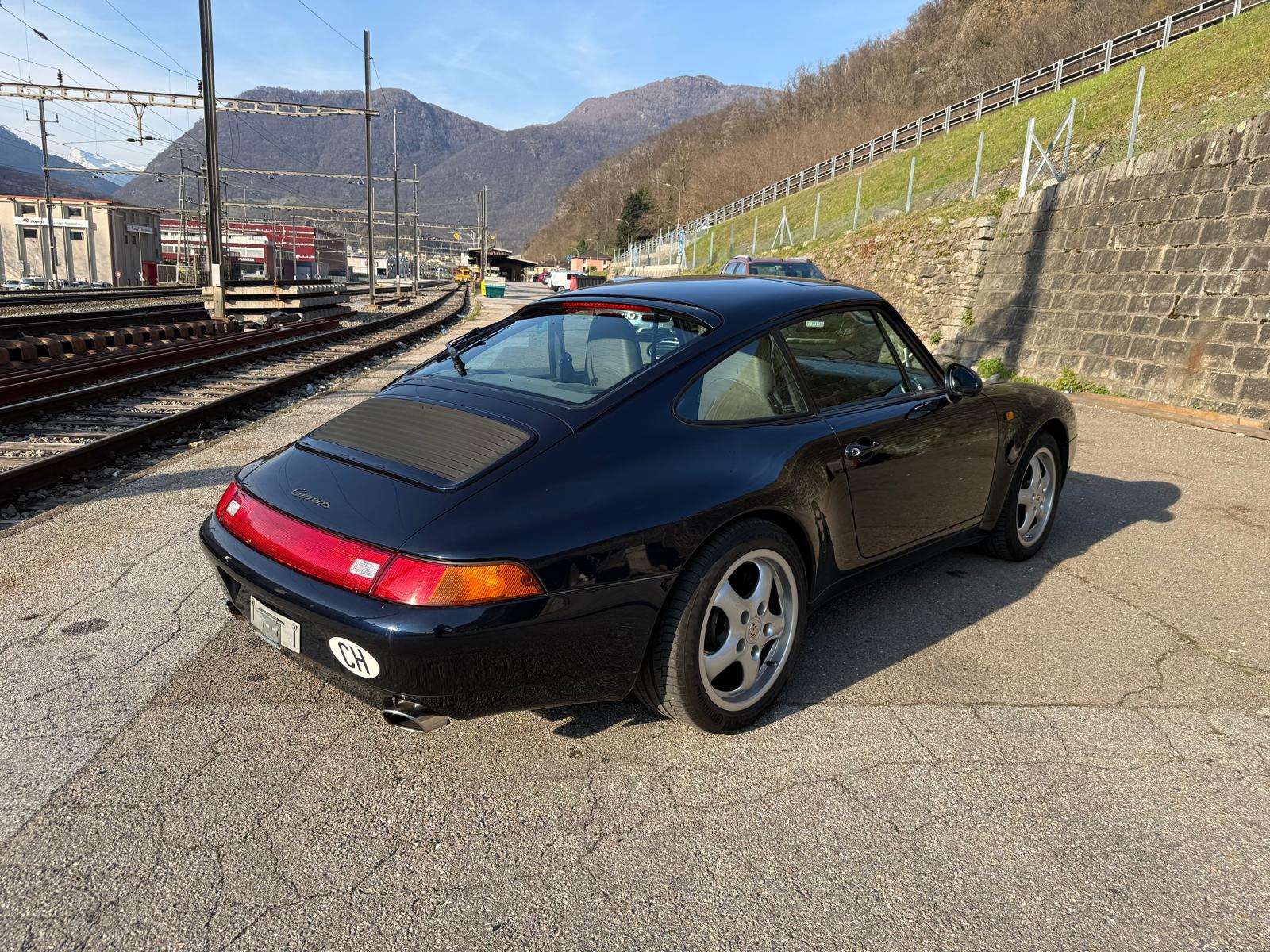 PORSCHE 911 Carrera-image-4