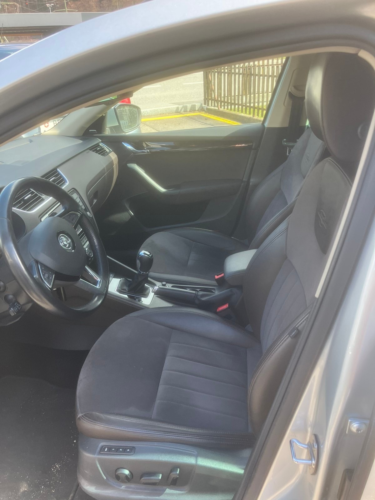 SKODA Octavia Combi 2.0 TDI Ambition 4x4 DSG-image-5