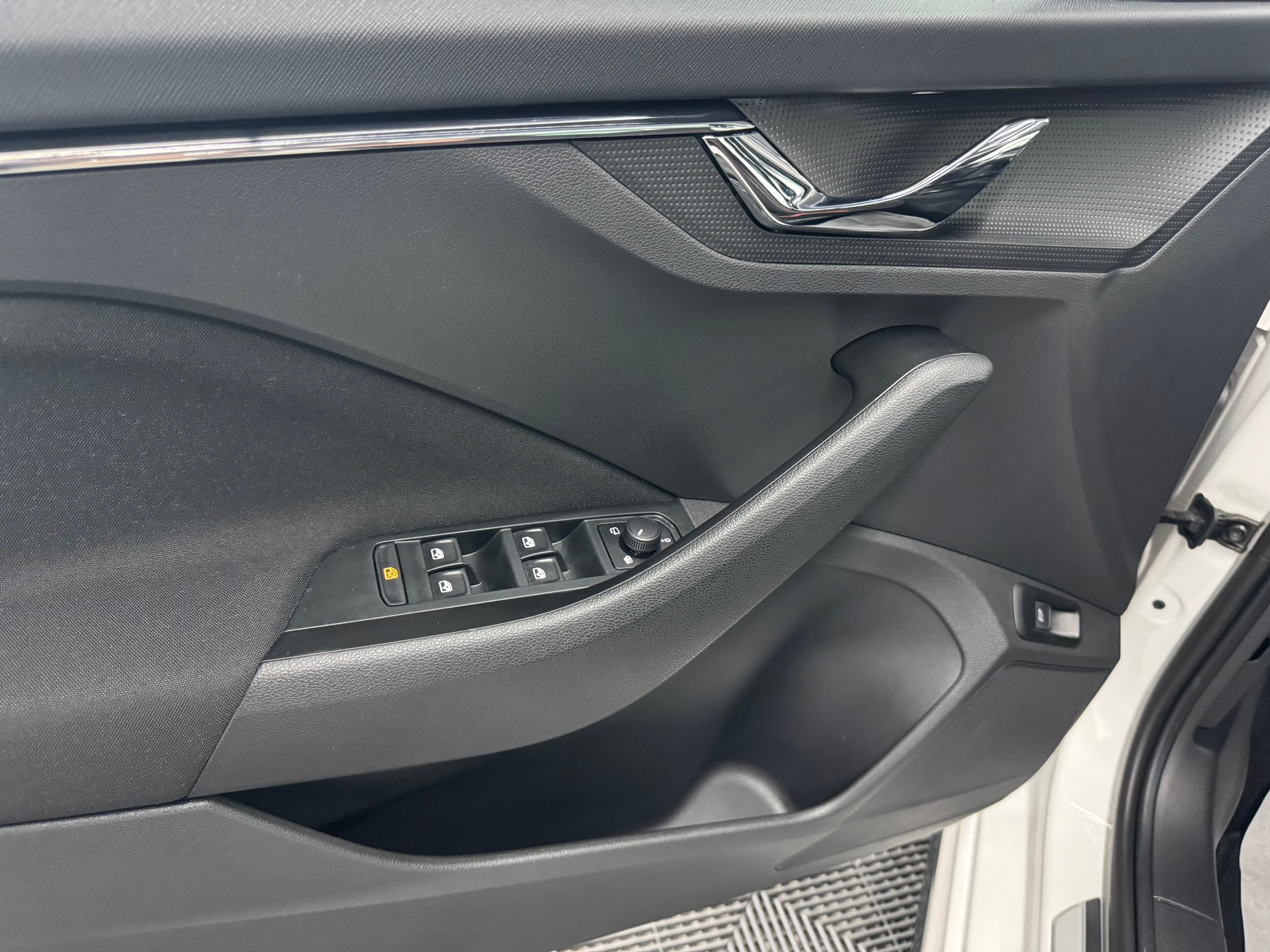 SKODA Kamiq 1.5 TSI Monte Carlo DSG-image-31