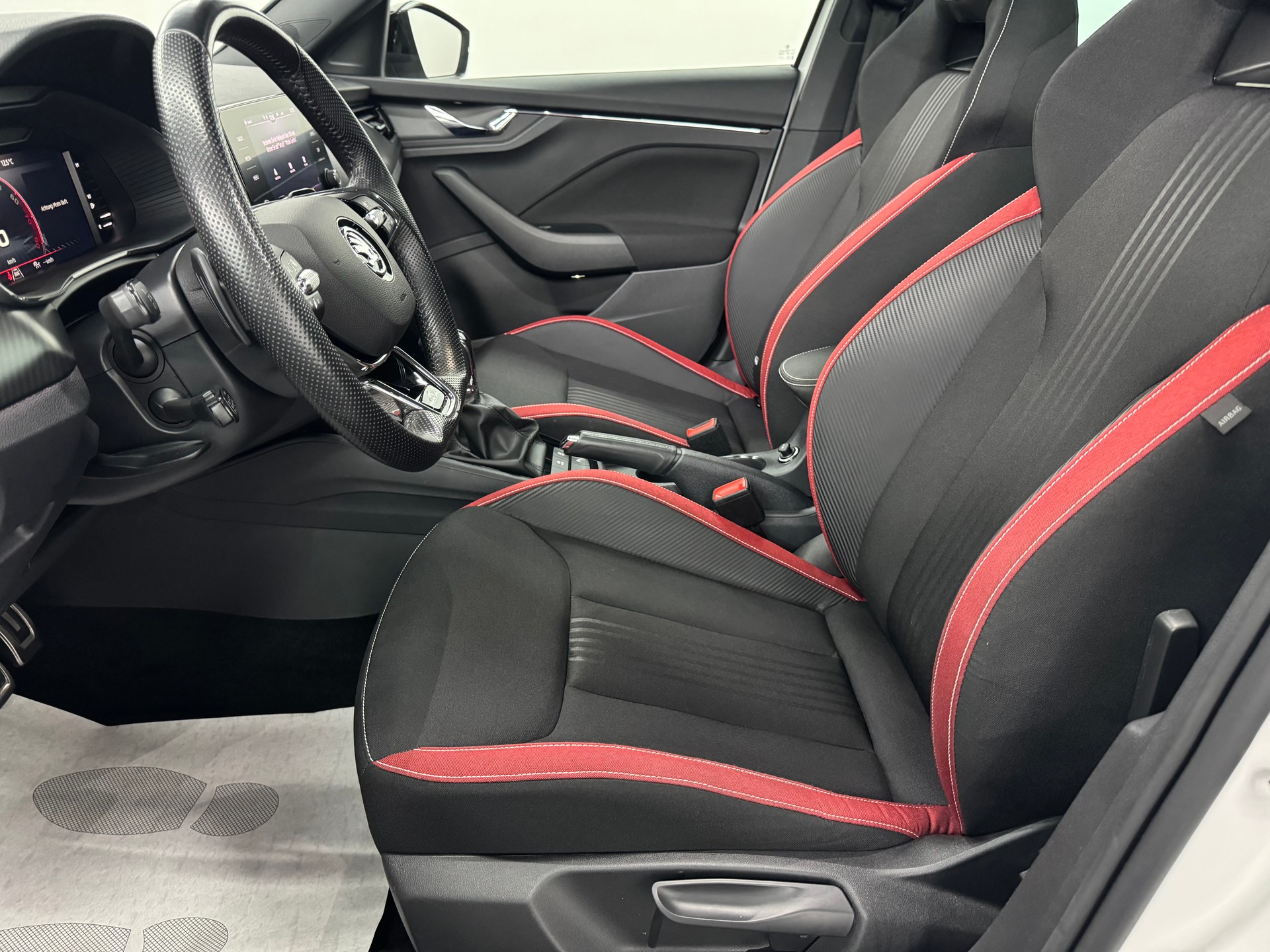 SKODA Kamiq 1.5 TSI Monte Carlo DSG-image-16