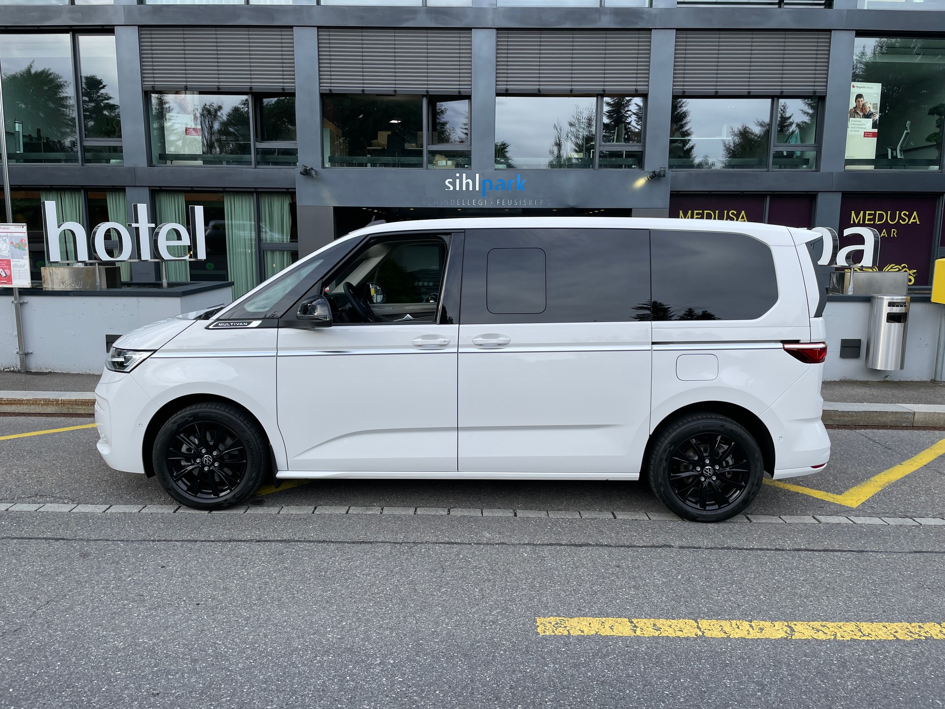 VW Multivan 1.5 eHybrid Style 4Motion DSG-image-11