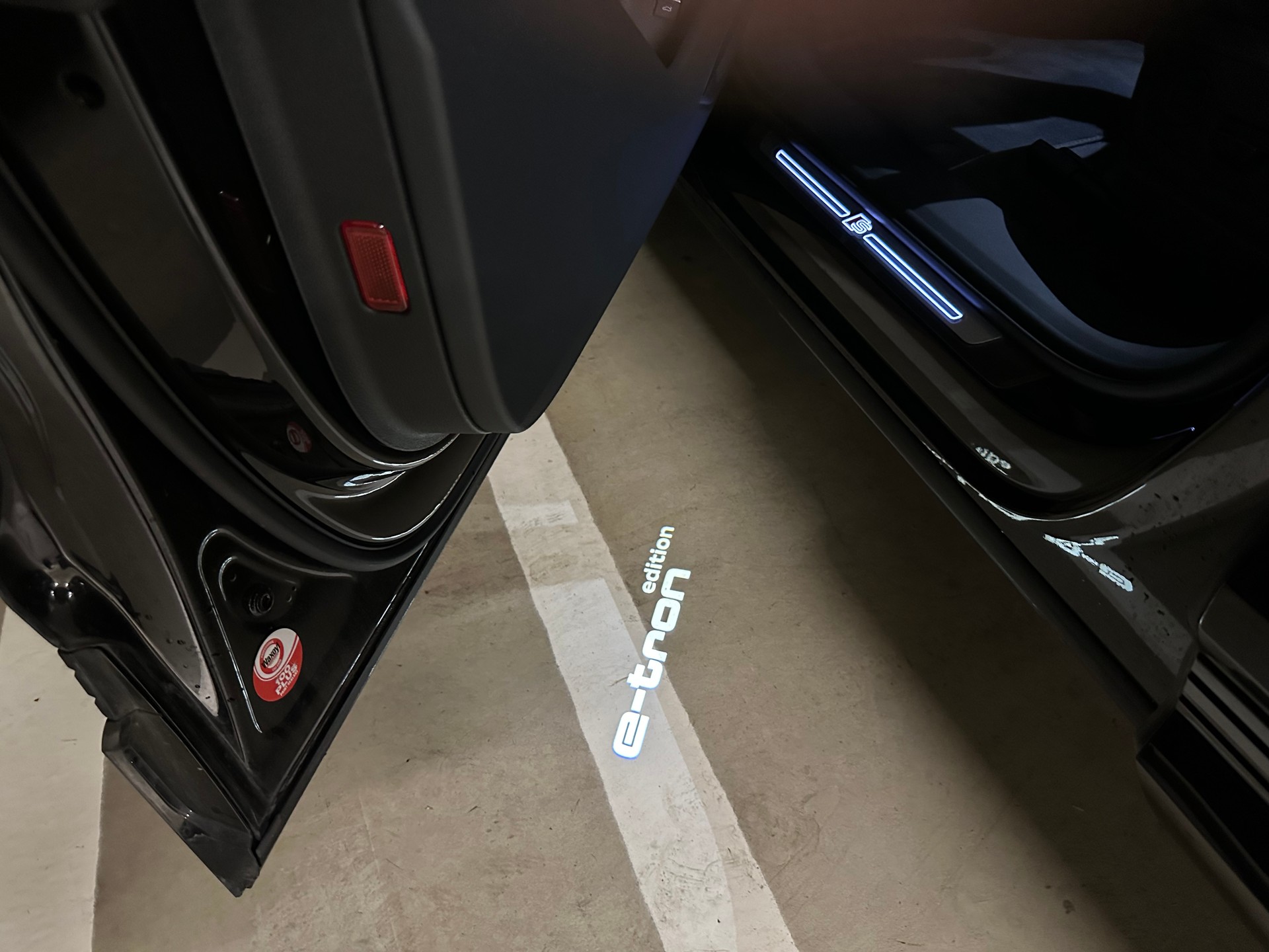 AUDI Q8 55 e-tron Black Edition quattro 408PS/300KW-image-13