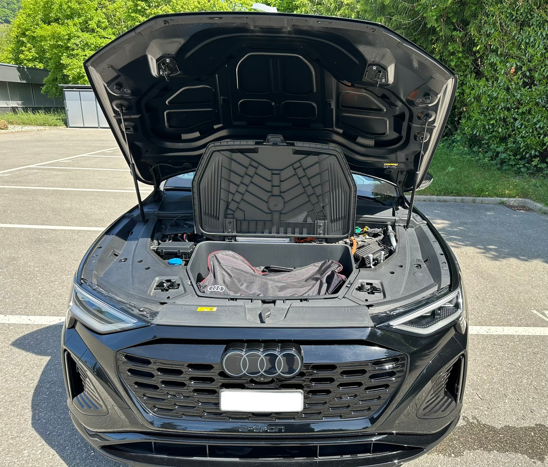 AUDI Q8 55 e-tron Black Edition quattro 408PS/300KW-image-11