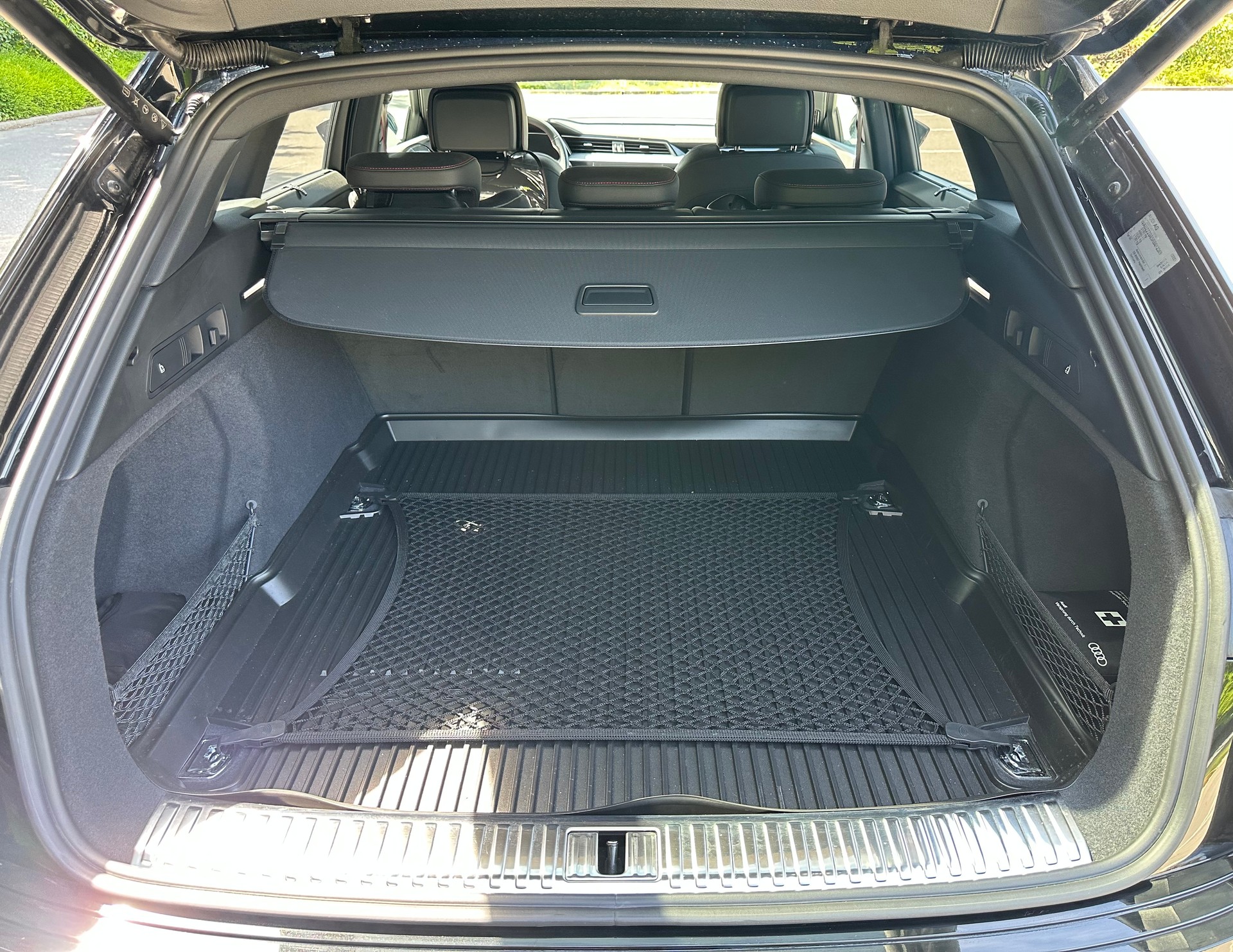 AUDI Q8 55 e-tron Black Edition quattro 408PS/300KW-image-9