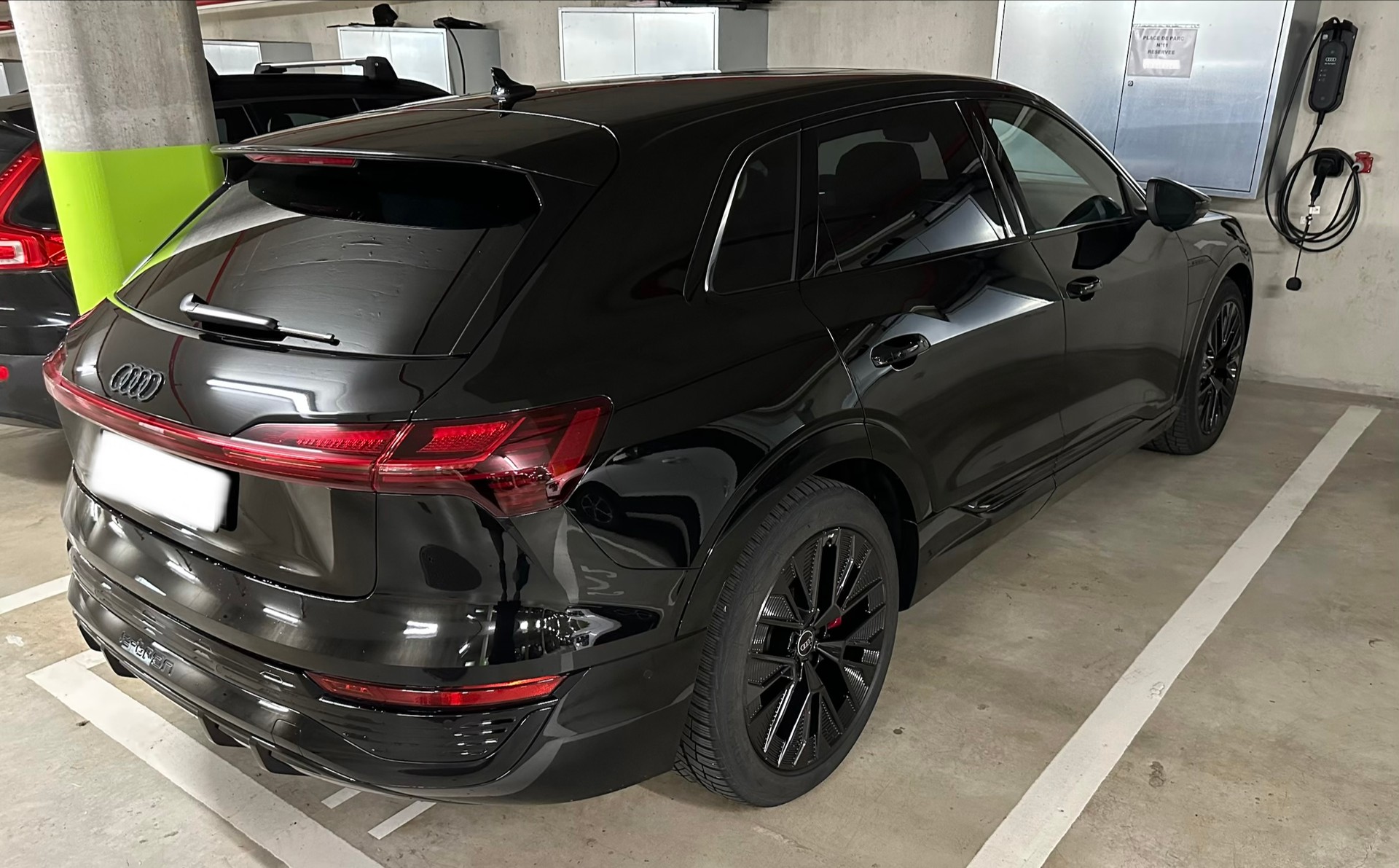 AUDI Q8 55 e-tron Black Edition quattro 408PS/300KW-image-14