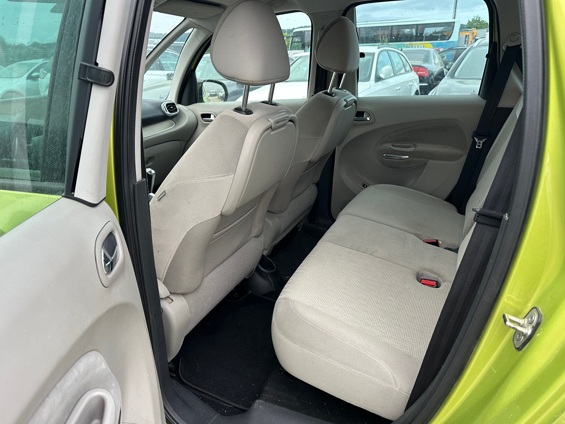 CITROEN C3 Picasso 1.6 HDi Exclusive EGS6-image-9
