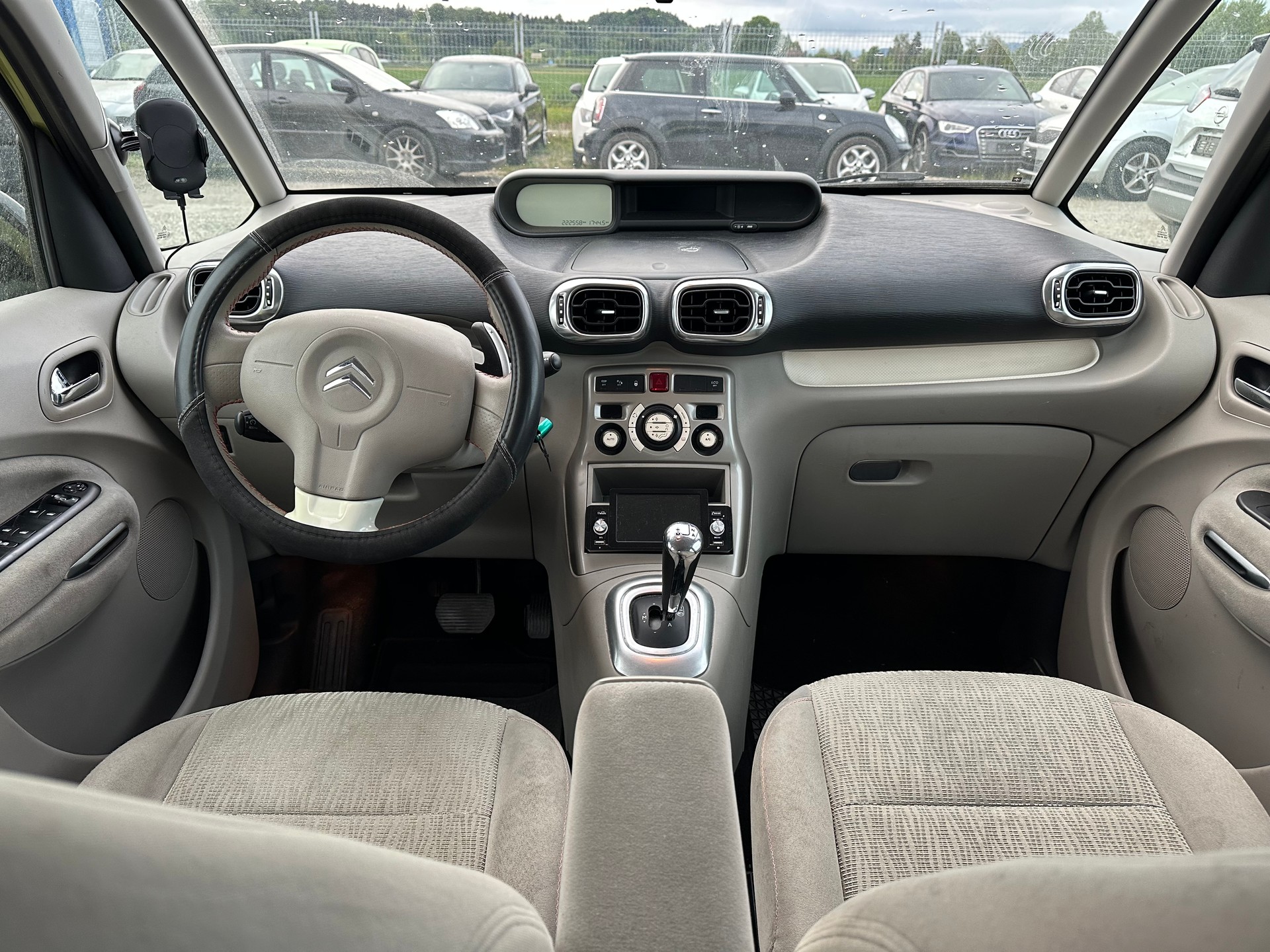 CITROEN C3 Picasso 1.6 HDi Exclusive EGS6-image-8