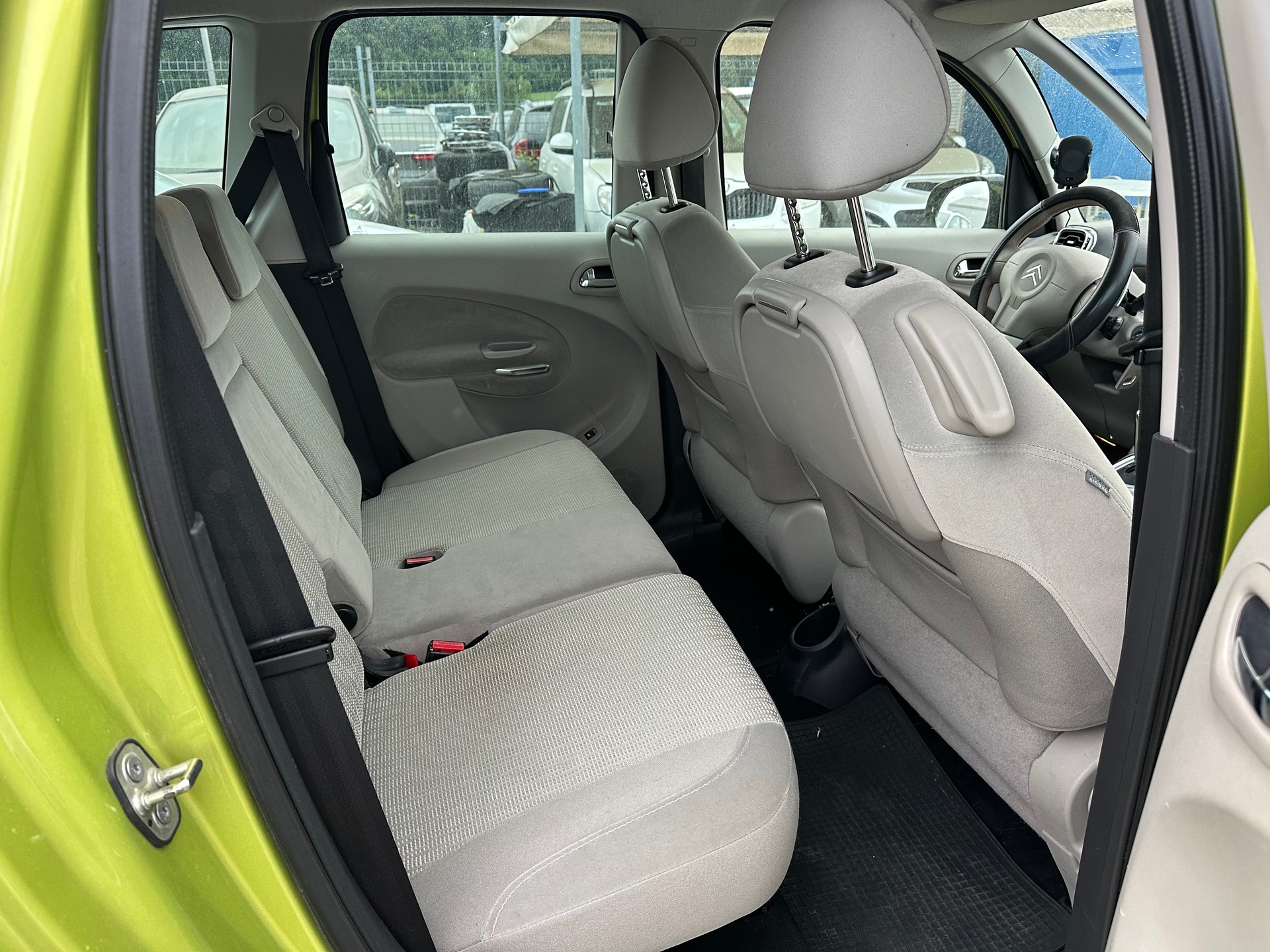 CITROEN C3 Picasso 1.6 HDi Exclusive EGS6-image-11