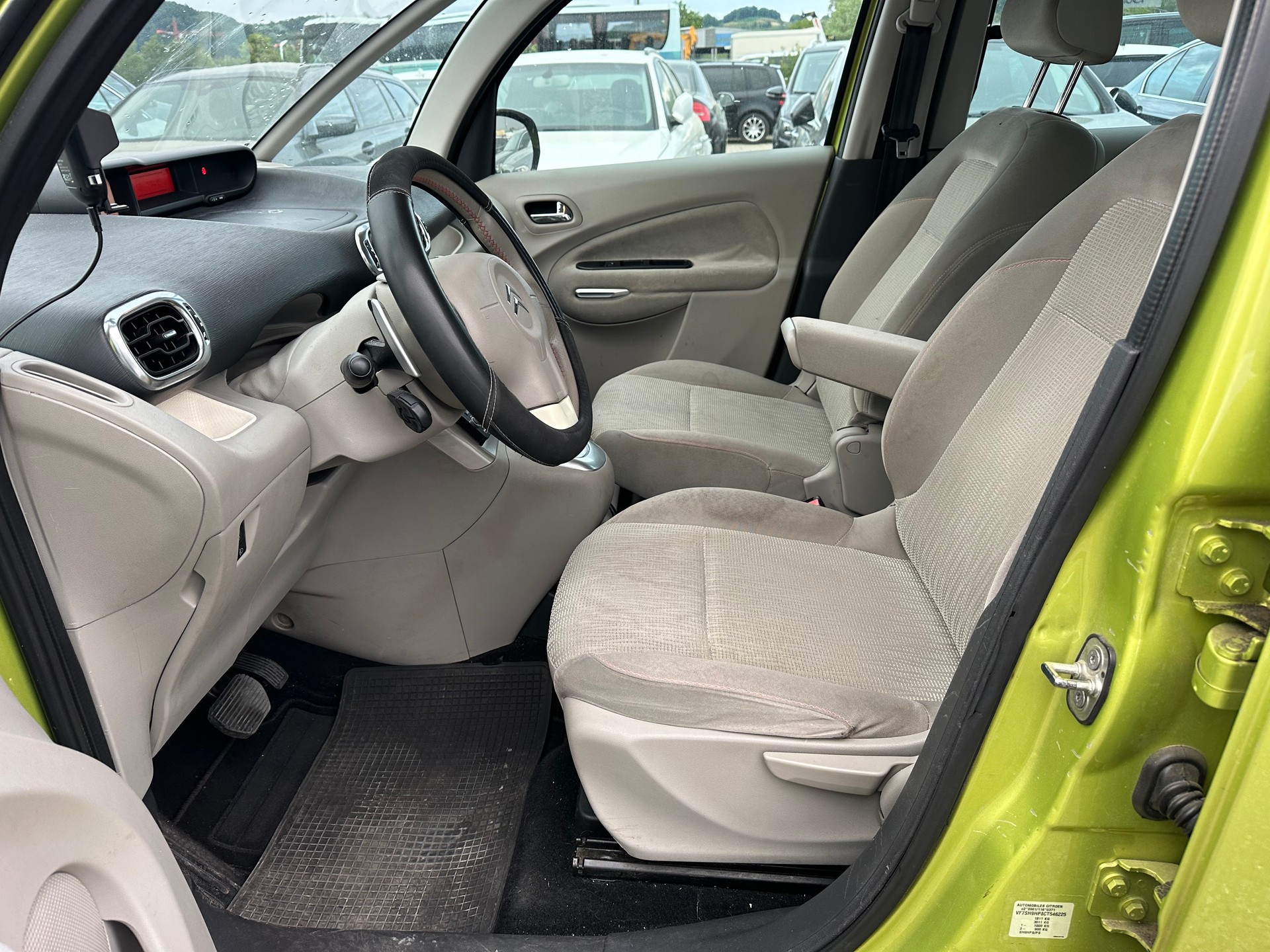 CITROEN C3 Picasso 1.6 HDi Exclusive EGS6-image-7