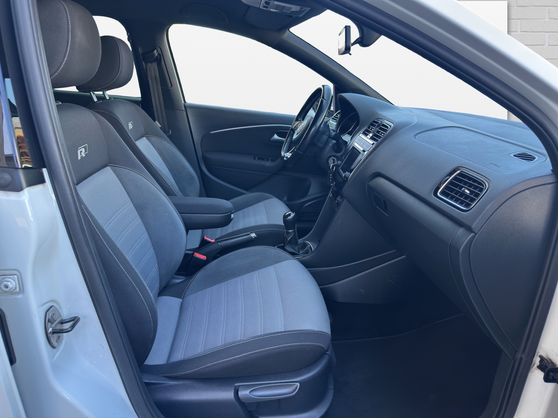 VW Polo 1.0 TSI BMT Allstar R-Line-image-11