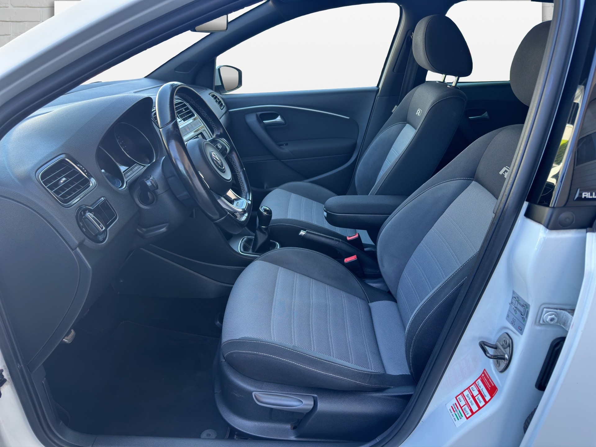 VW Polo 1.0 TSI BMT Allstar R-Line-image-10