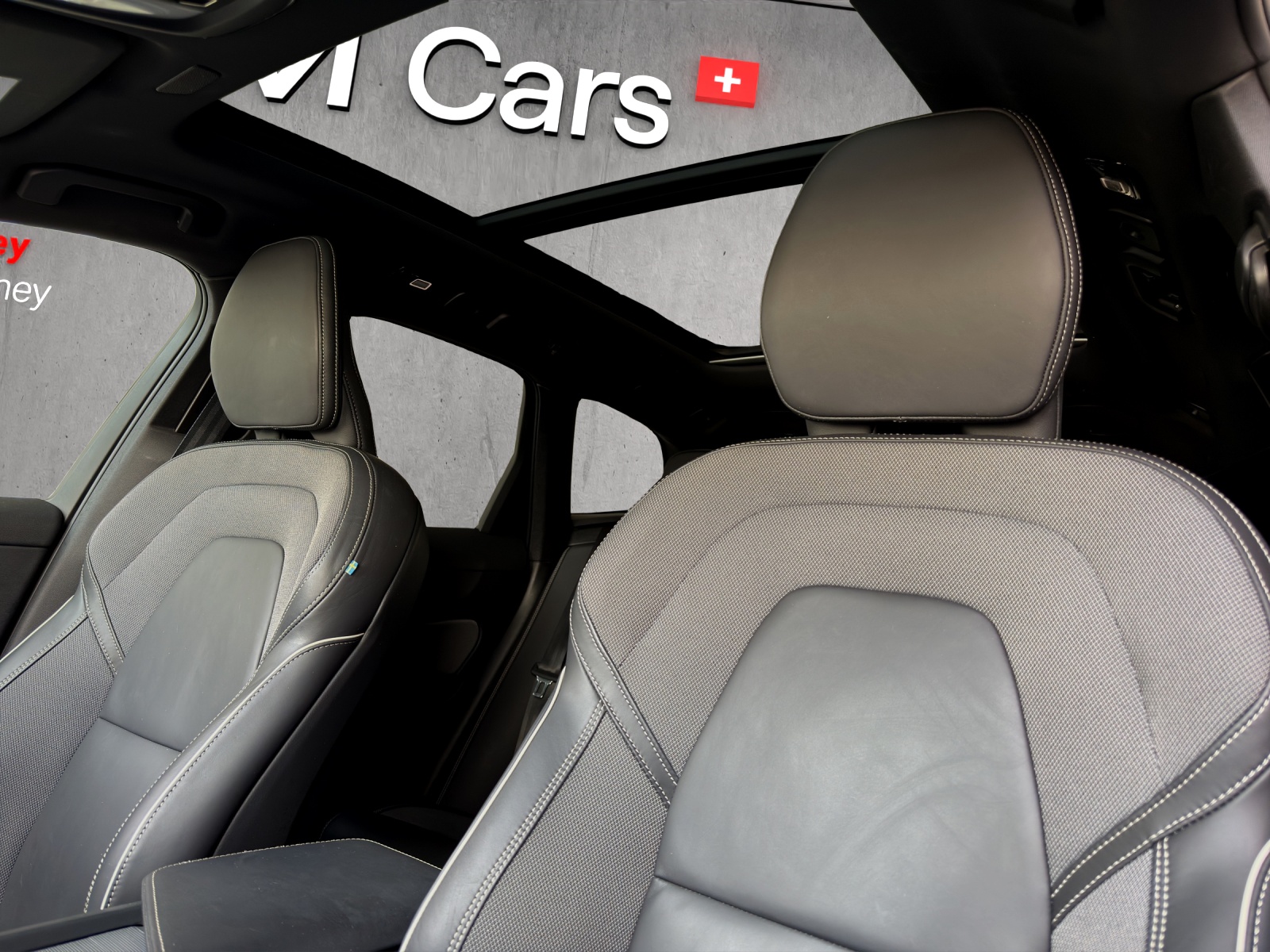VOLVO XC60 T8 eAWD PluginHybrid Black Edition Geartronic-image-14