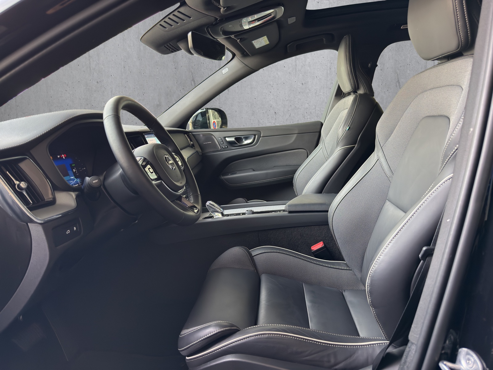 VOLVO XC60 T8 eAWD PluginHybrid Black Edition Geartronic-image-7