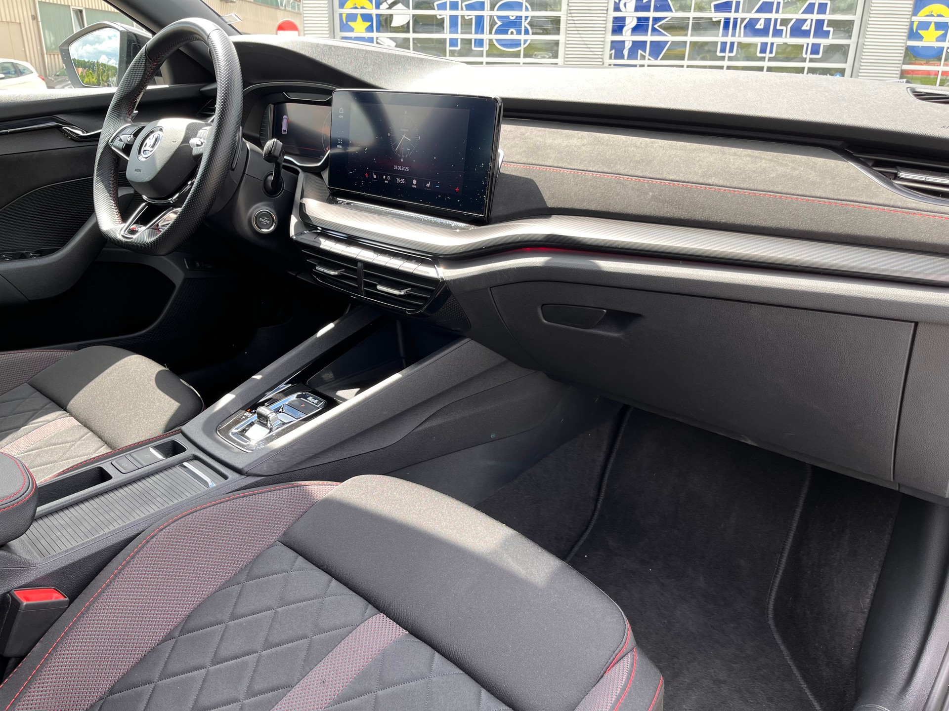 SKODA Octavia Combi 2.0 TDI DSG RS 4x4 * WEISS METALLIC - mySKODA PACK RS - SUPERSPORT LENKRAD BEHEIZT *-image-13