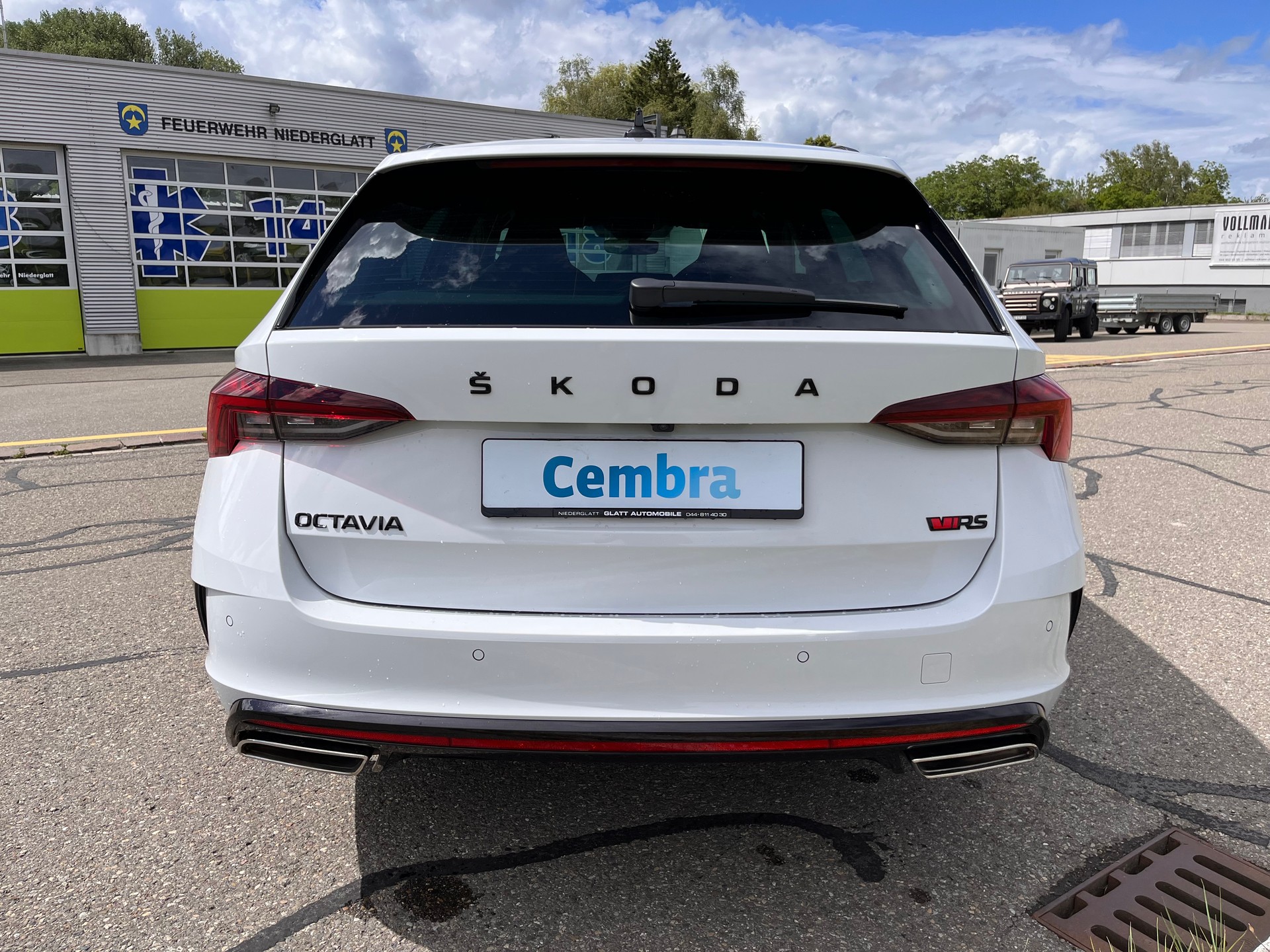 SKODA Octavia Combi 2.0 TDI DSG RS 4x4 * WEISS METALLIC - mySKODA PACK RS - SUPERSPORT LENKRAD BEHEIZT *-image-4