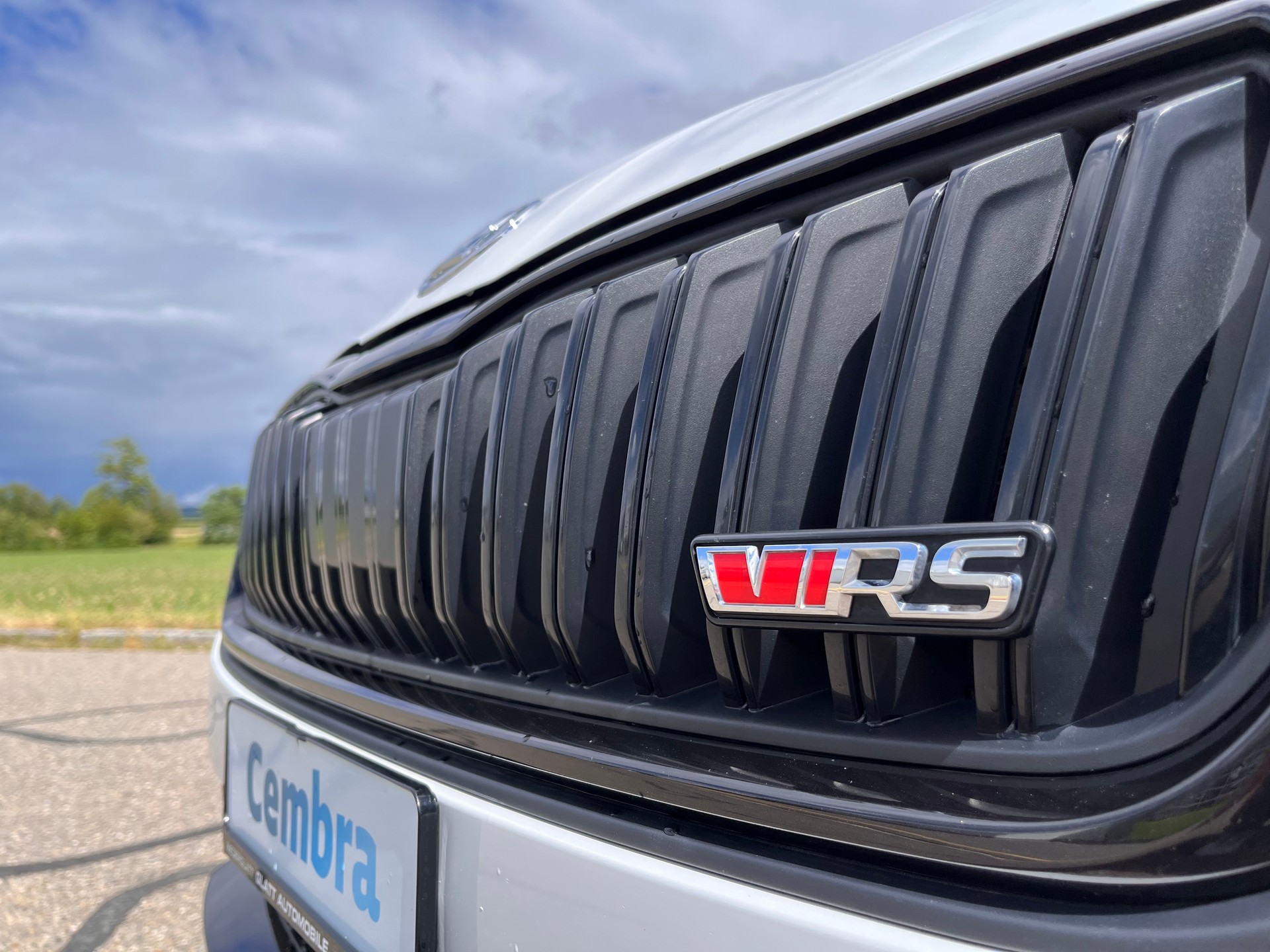 SKODA Octavia Combi 2.0 TDI DSG RS 4x4 * WEISS METALLIC - mySKODA PACK RS - SUPERSPORT LENKRAD BEHEIZT *-image-9