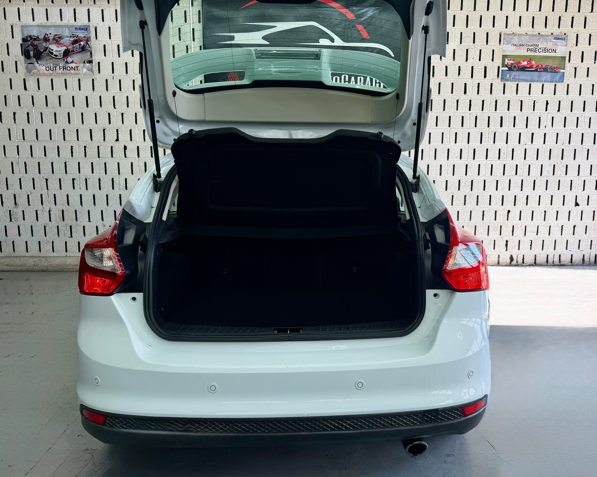 FORD Focus 1.6 SCTi Titanium-image-9