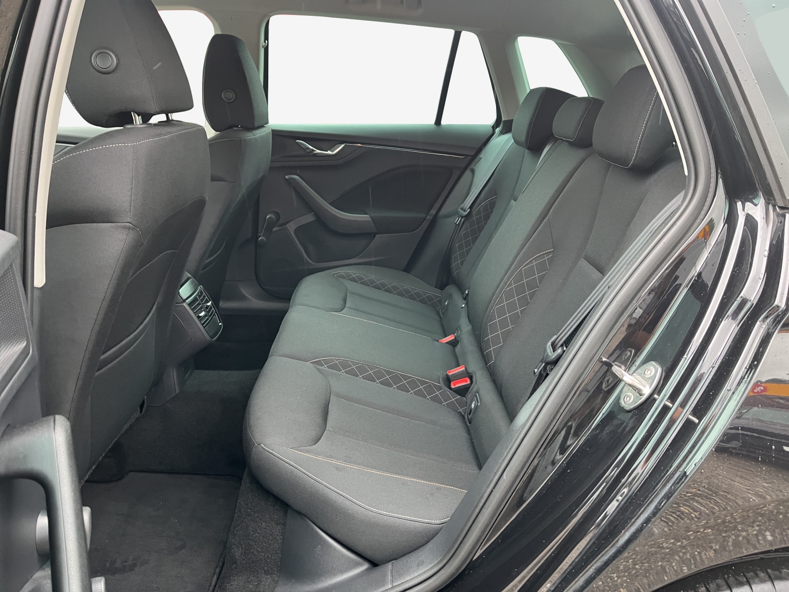 SKODA Kamiq 1.0 TSI Ambition DSG-image-11