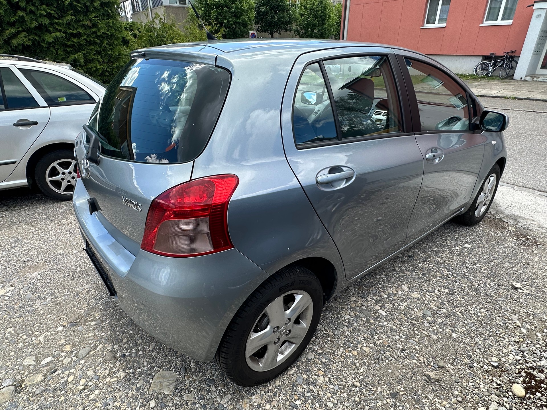 TOYOTA Yaris 1.3 Linea Sol-image-3