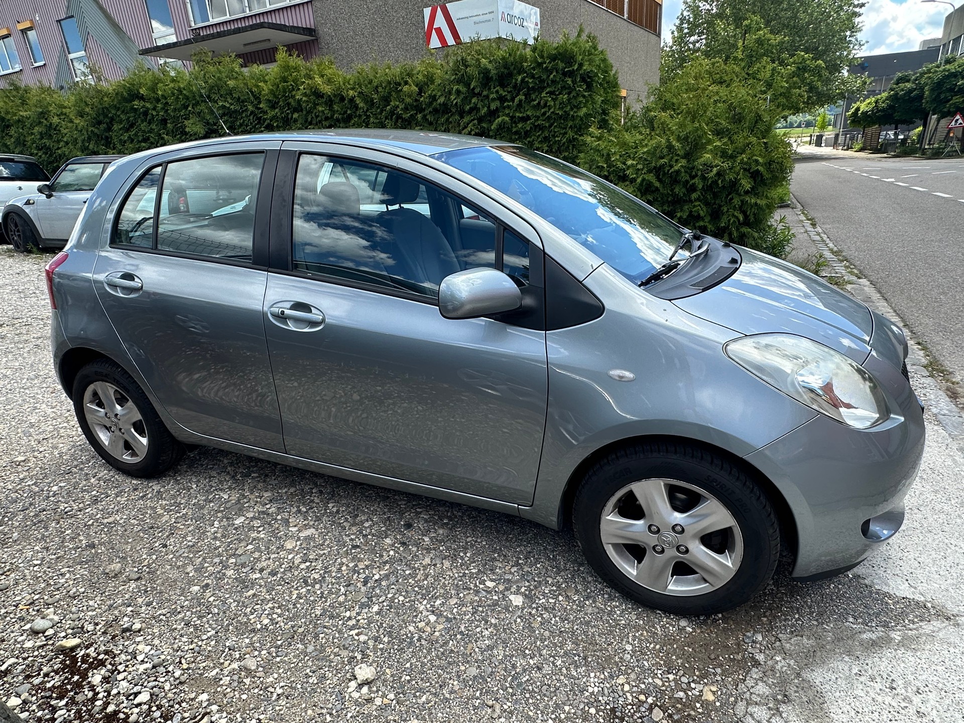 TOYOTA Yaris 1.3 Linea Sol-image-2