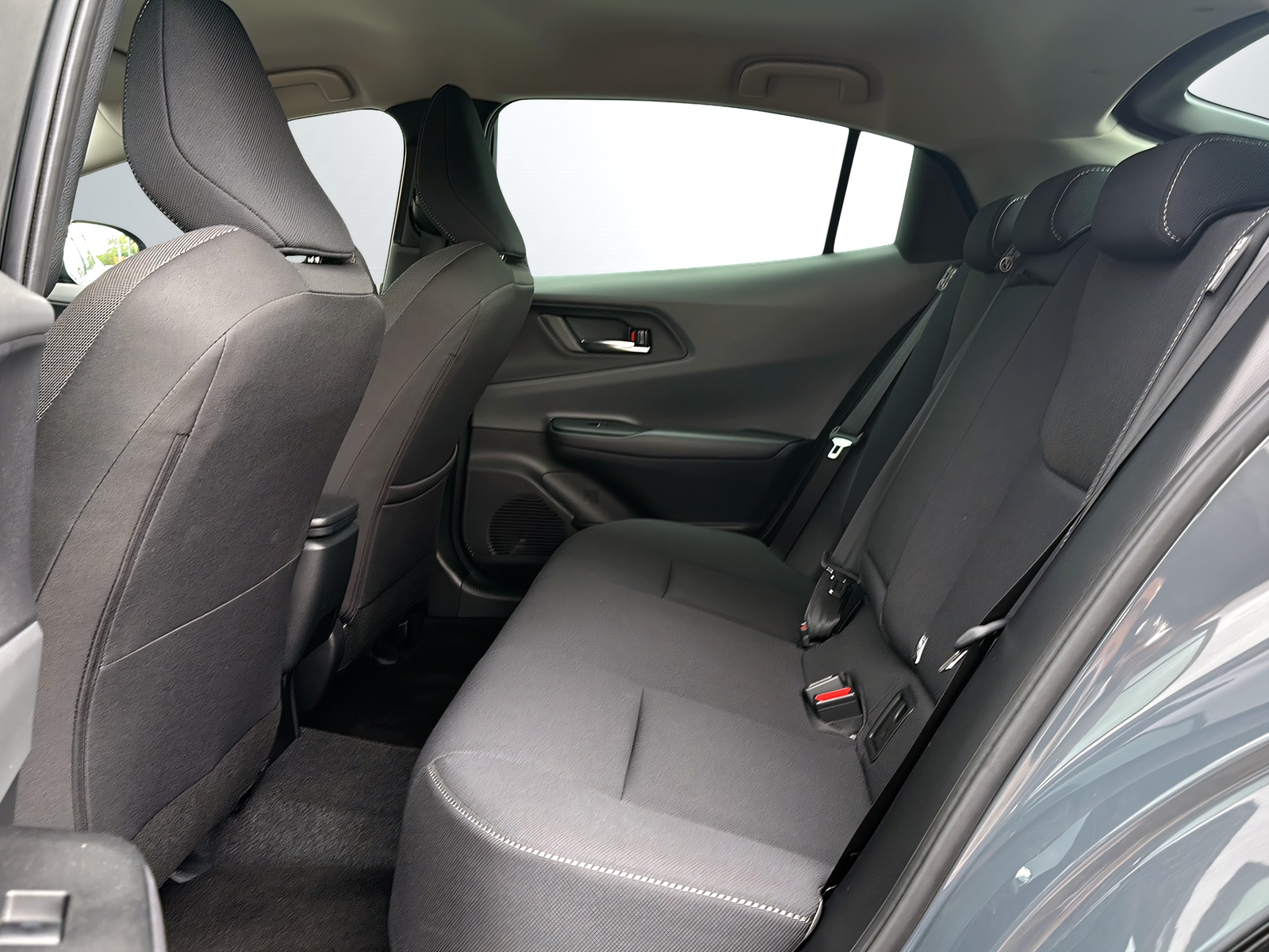 TOYOTA Prius 2.0 VVT-i Plug-in Hybrid Style-image-8