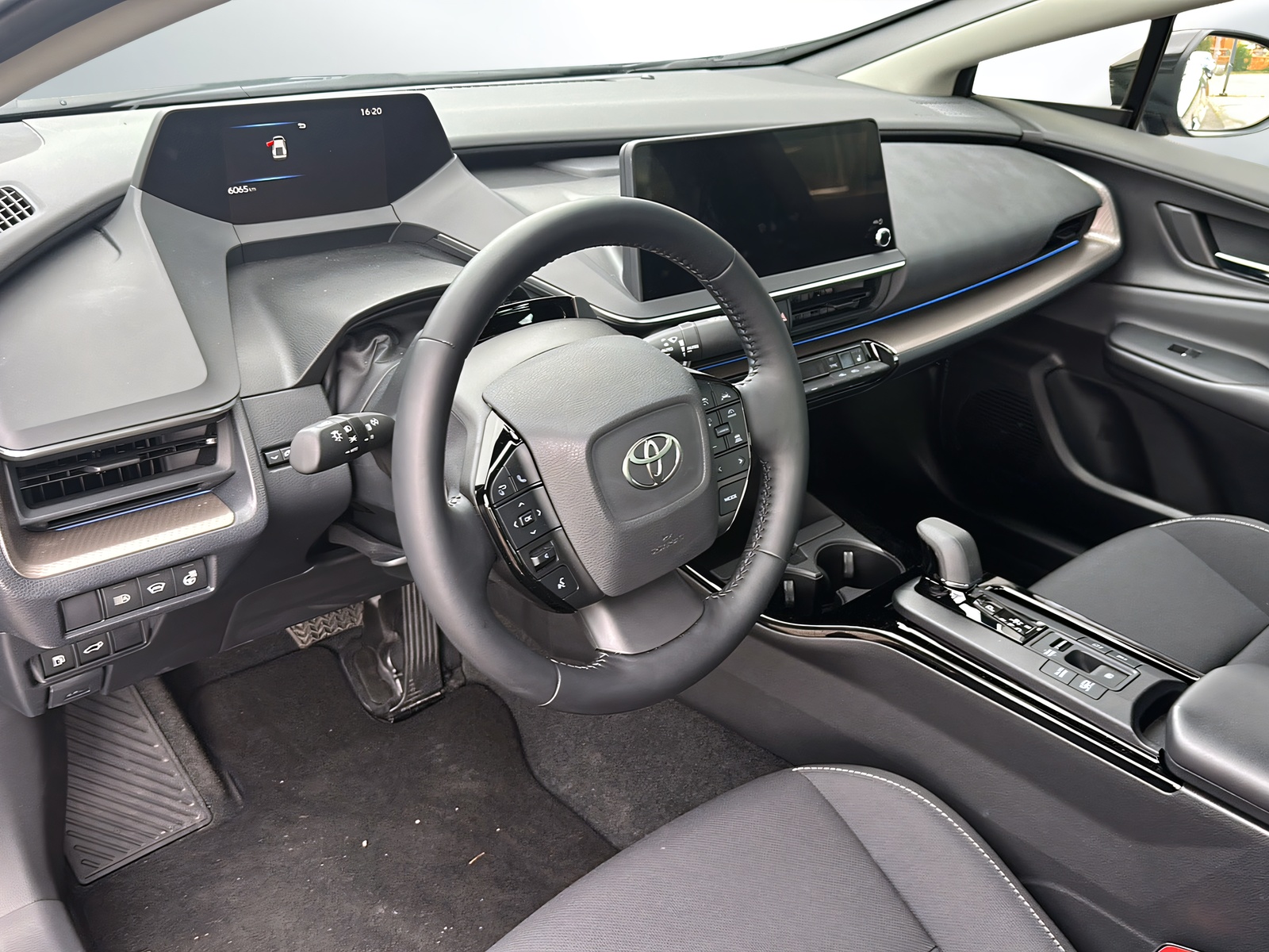 TOYOTA Prius 2.0 VVT-i Plug-in Hybrid Style-image-4
