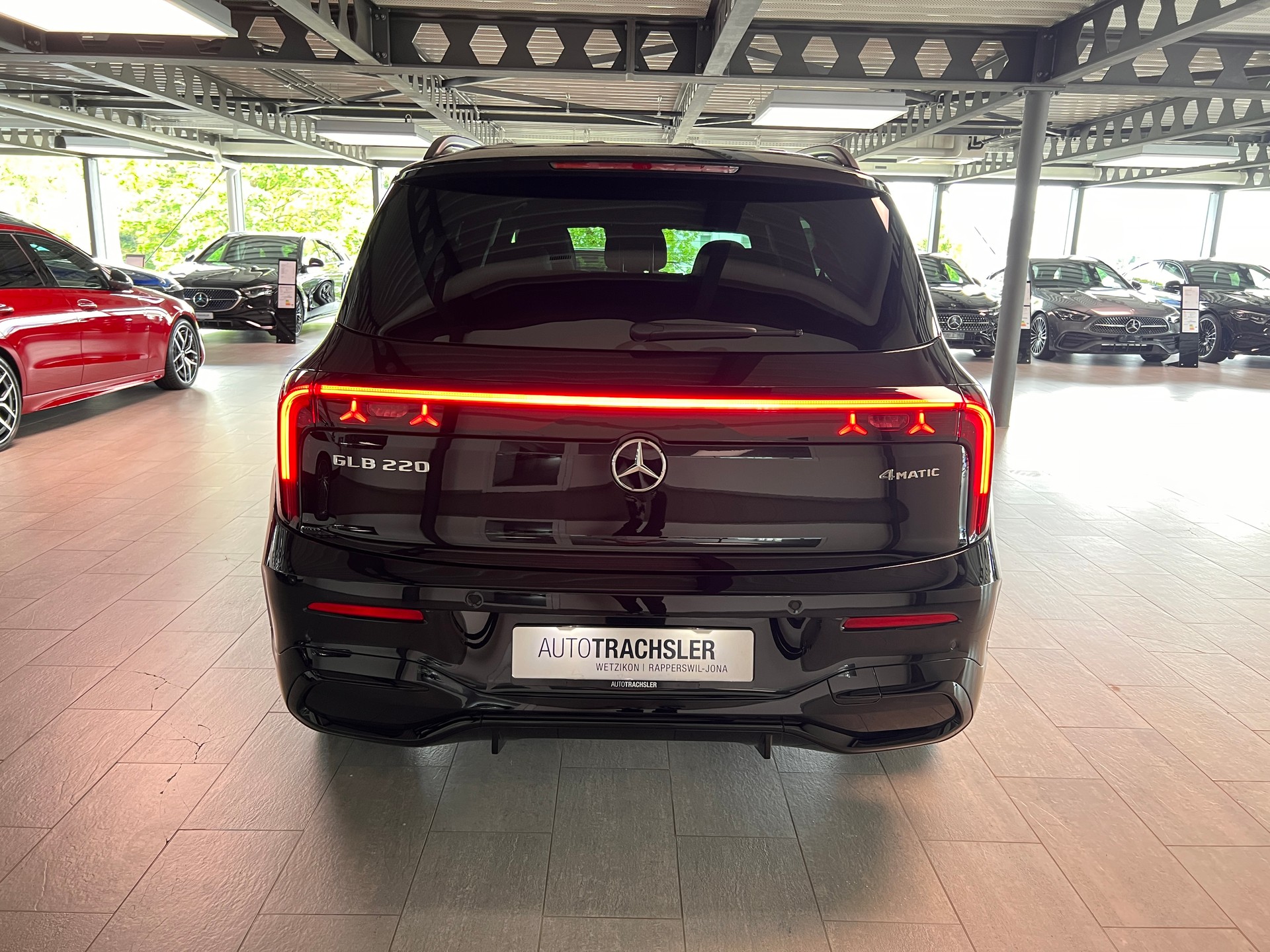 MERCEDES-BENZ GLB 220 4Matic 8G-Tronic-image-4