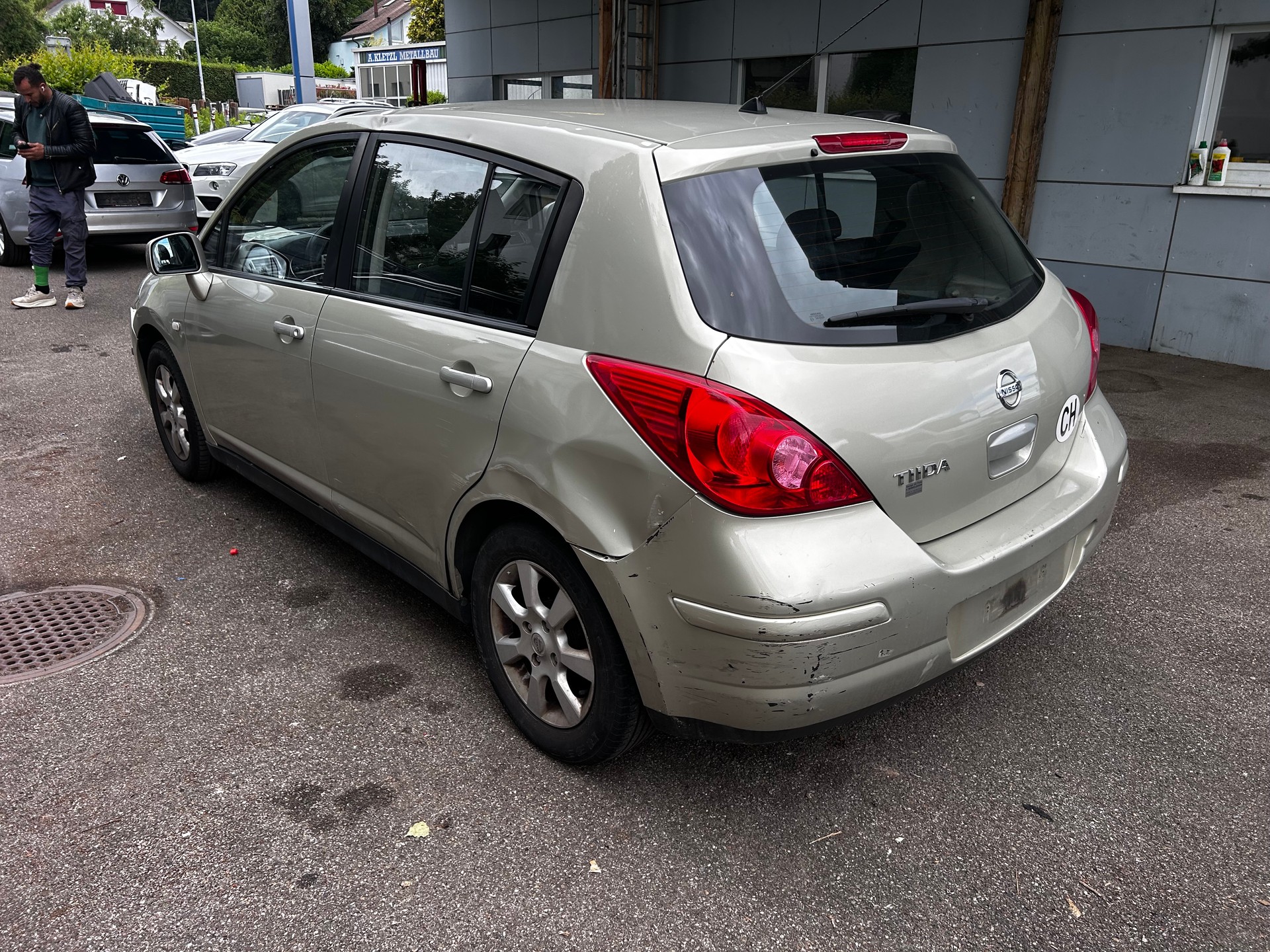 NISSAN Tiida 1.6 acenta Automatic-image-5
