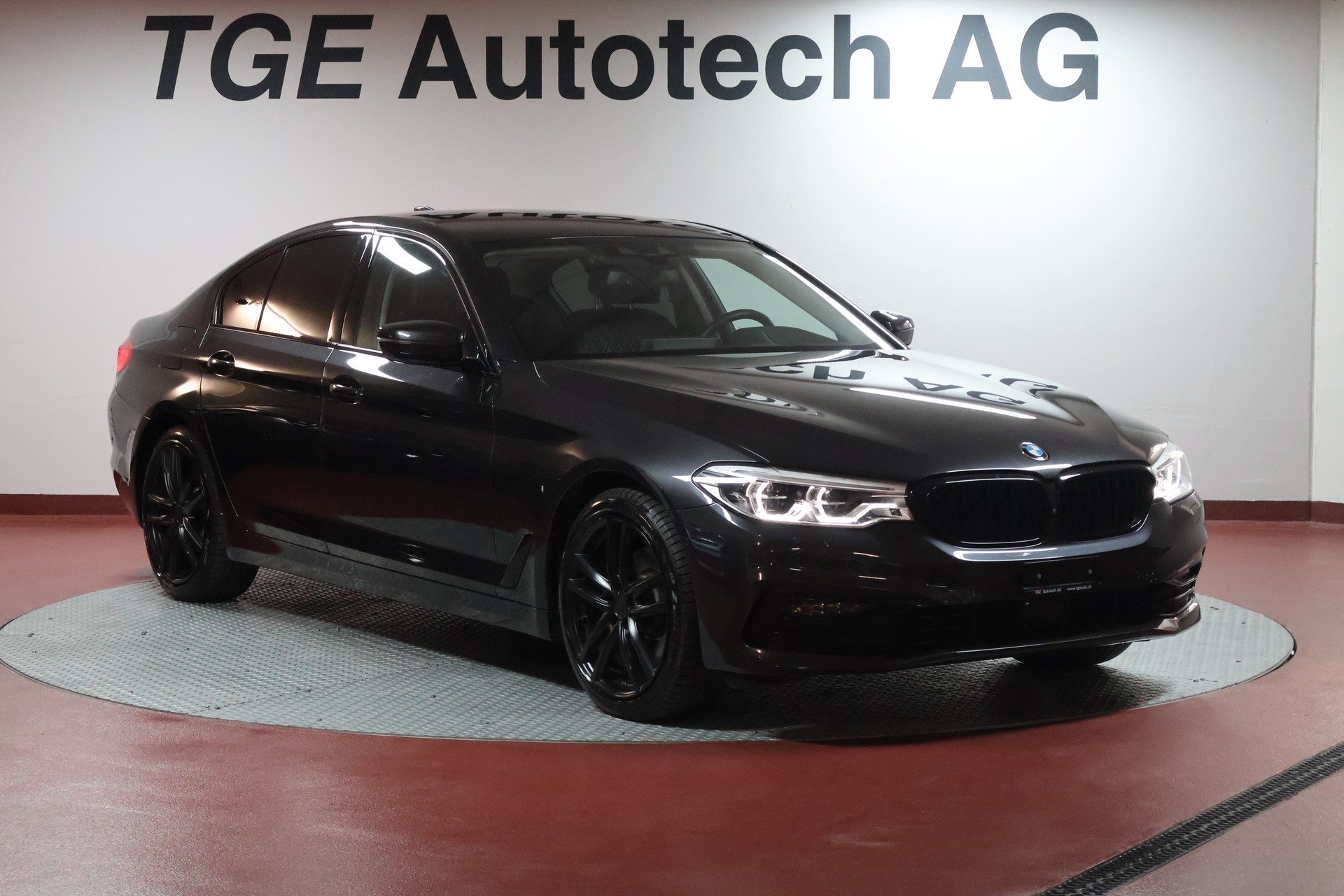 BMW 520d xDrive Sport Line Steptronic-showroom-element-2
