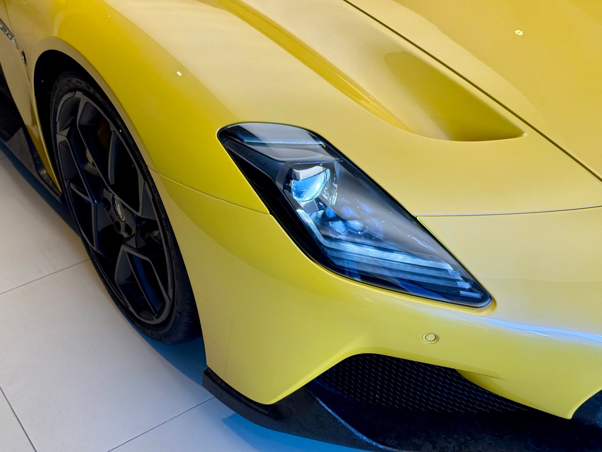 MASERATI MC 20-showroom-element-3
