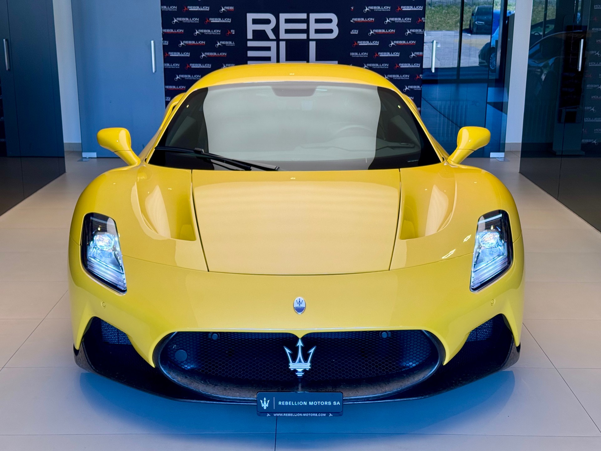 MASERATI MC 20-showroom-element-1