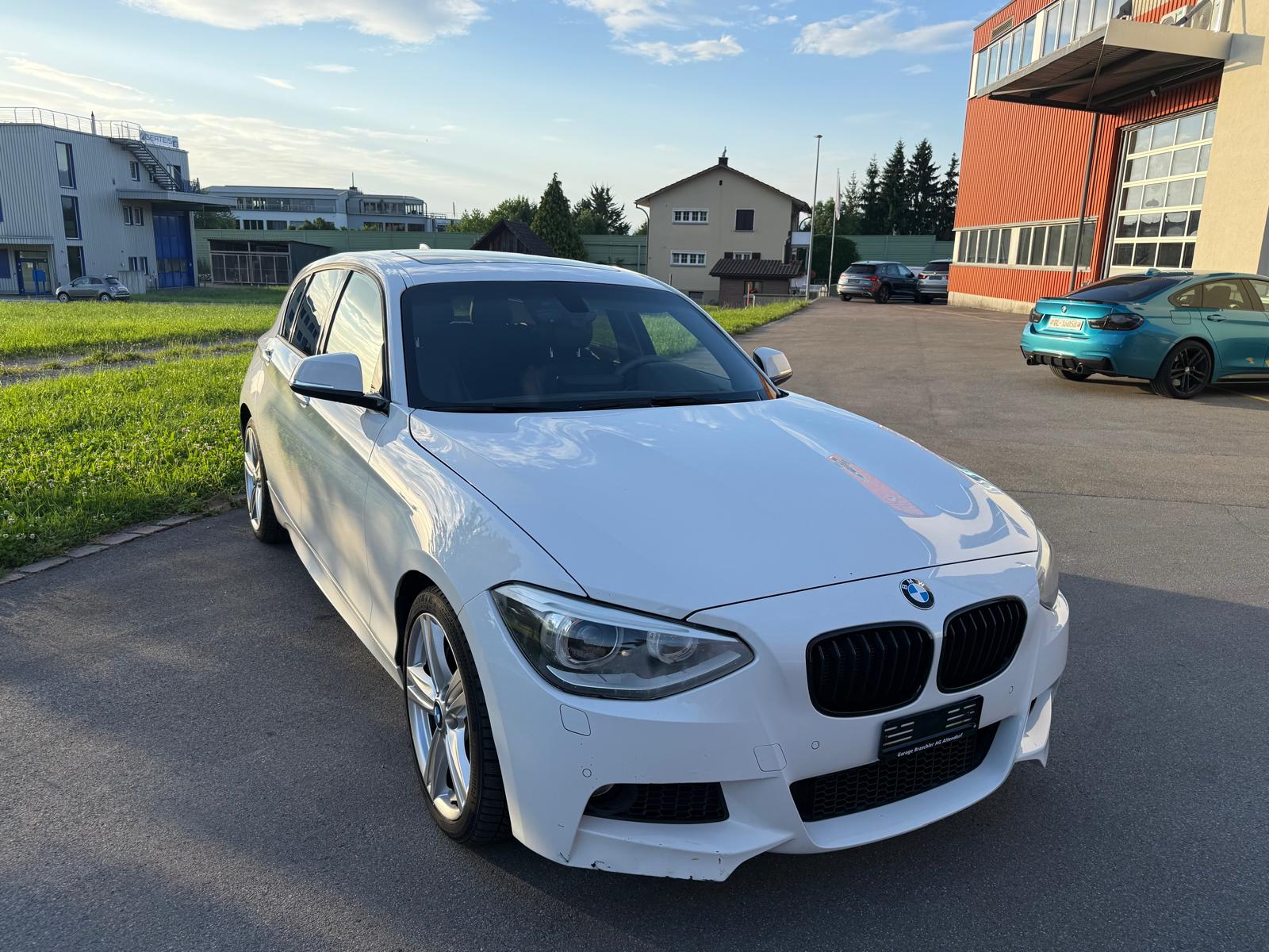 BMW 120d xDrive-showroom-element-2