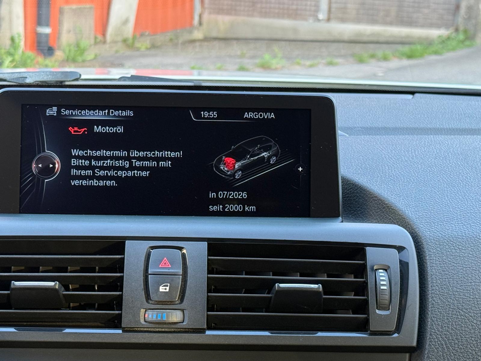 BMW 120d xDrive-image-14